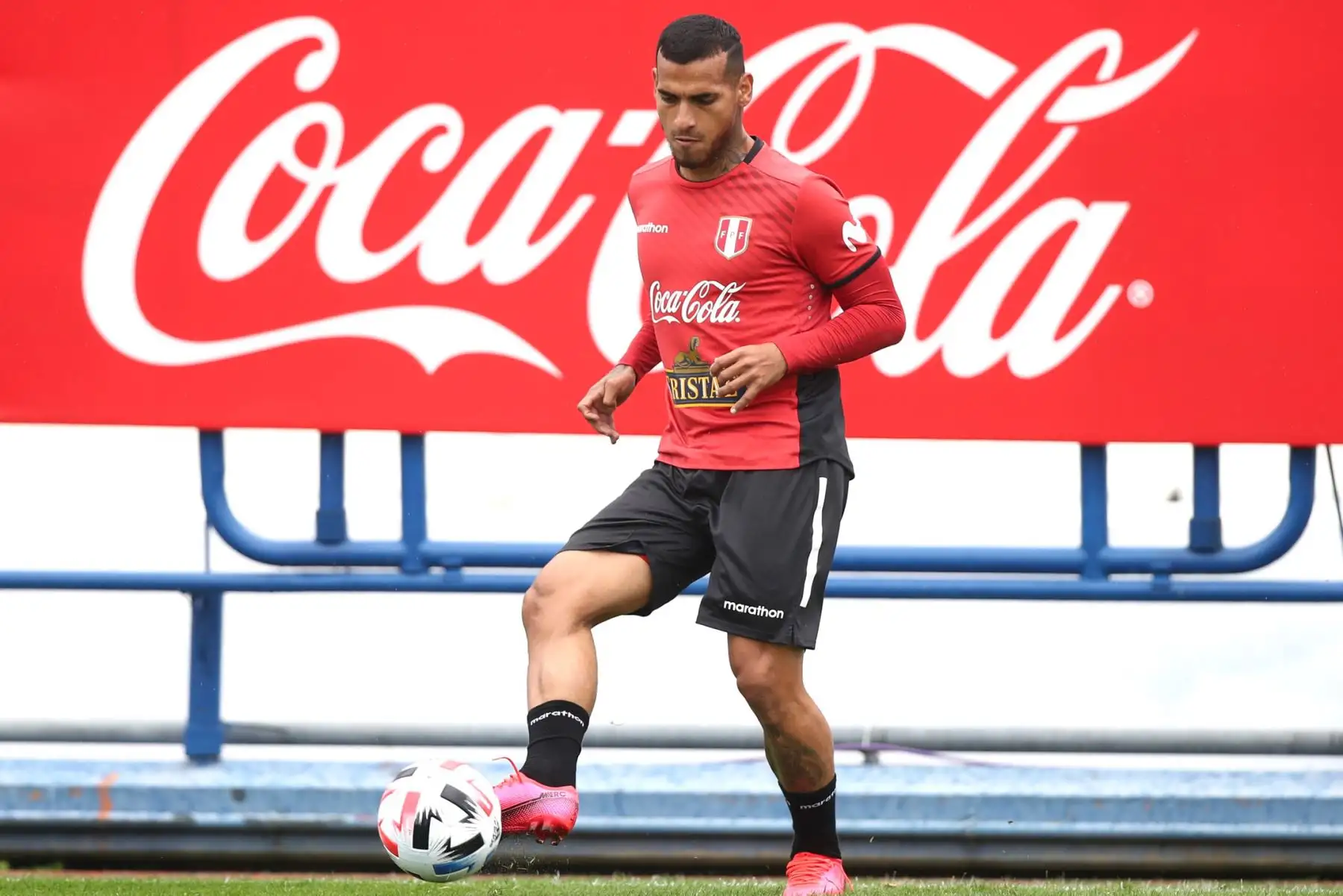 La Selección Peruana realizó su último entrenamiento con miras al duelo de este jueves ante Argentina por la fecha 12 de las Clasificatorias al Mundial Qatar 2022. Los seleccionados trabajaron en horas de la mañana en el campo del Estadio José Amalfitani bajo la dirección técnica del comando técnico liderado por Ricardo Gareca. Foto: FPF