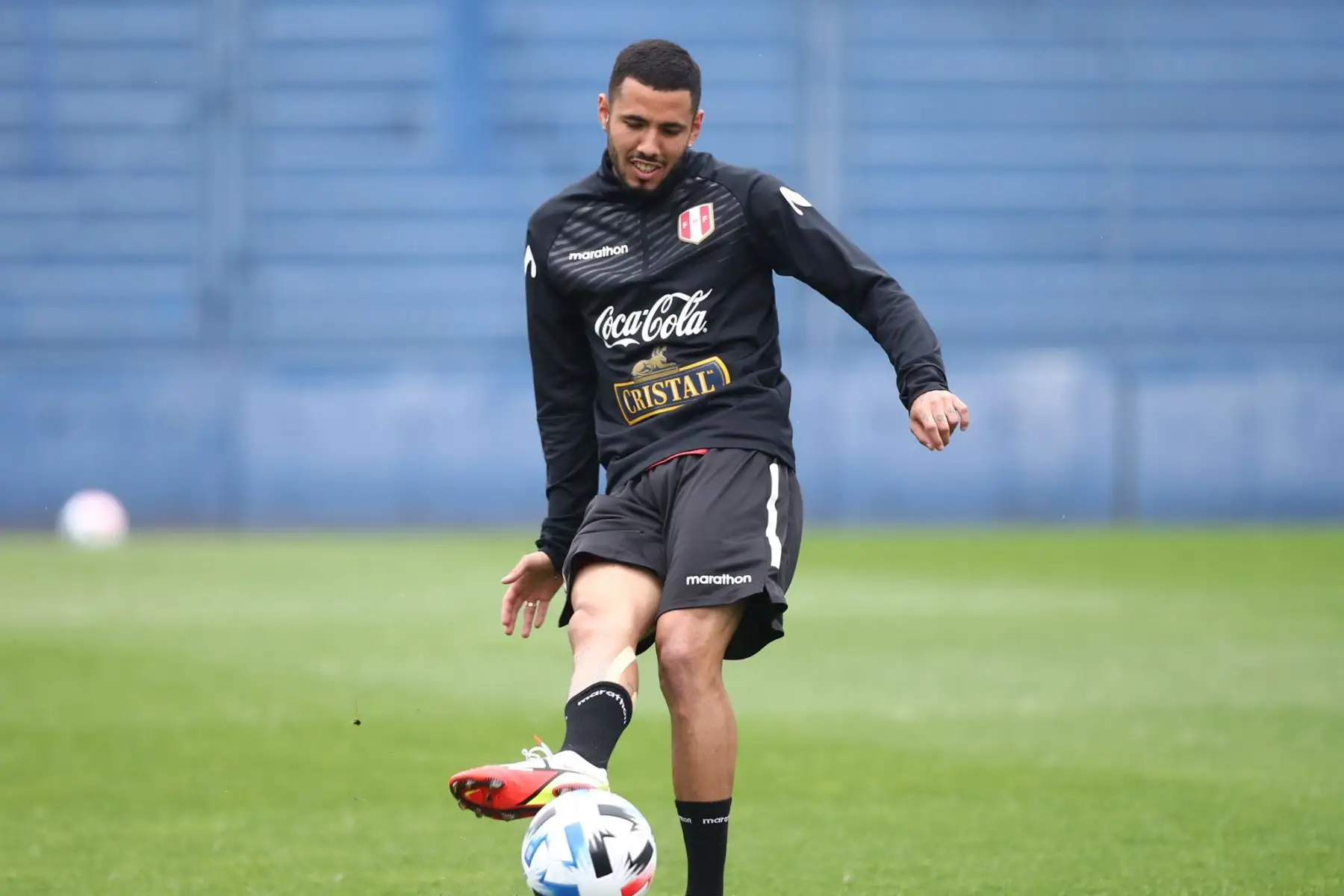 La Selección Peruana realizó su último entrenamiento con miras al duelo de este jueves ante Argentina por la fecha 12 de las Clasificatorias al Mundial Qatar 2022. Los seleccionados trabajaron en horas de la mañana en el campo del Estadio José Amalfitani bajo la dirección técnica del comando técnico liderado por Ricardo Gareca. Foto: FPF