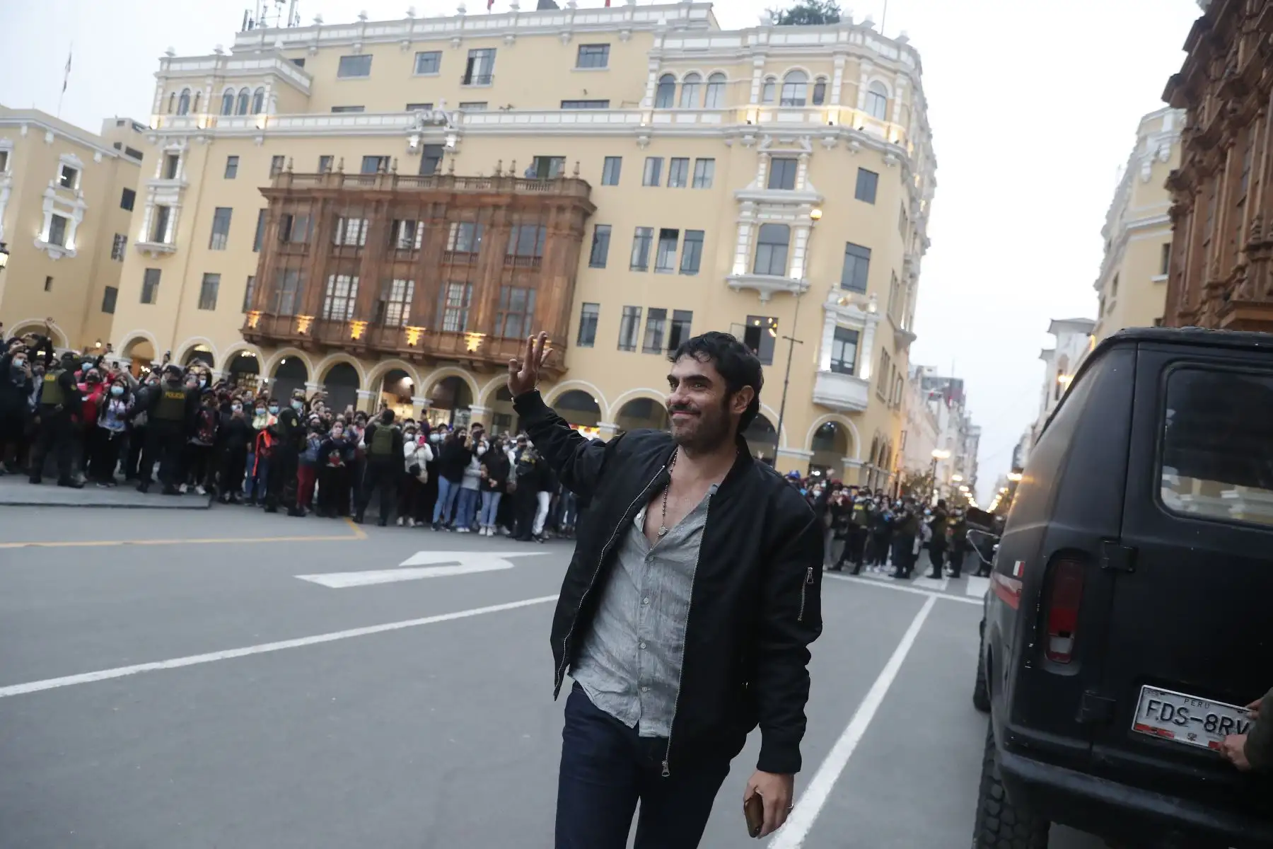 Grabaciones de la serie La Reina del Sur con la actriz Kate Del Castillo en la Plaza de Armas de Lima. Foto: ANDINA/Renato Pajuelo