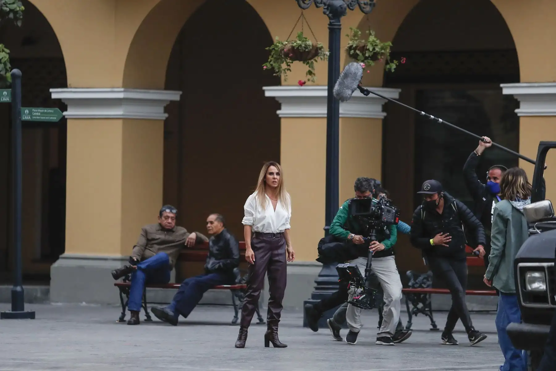 Grabaciones de la serie La Reina del Sur con la actriz Kate Del Castillo en la Plaza de Armas de Lima. Foto: ANDINA/Renato Pajuelo