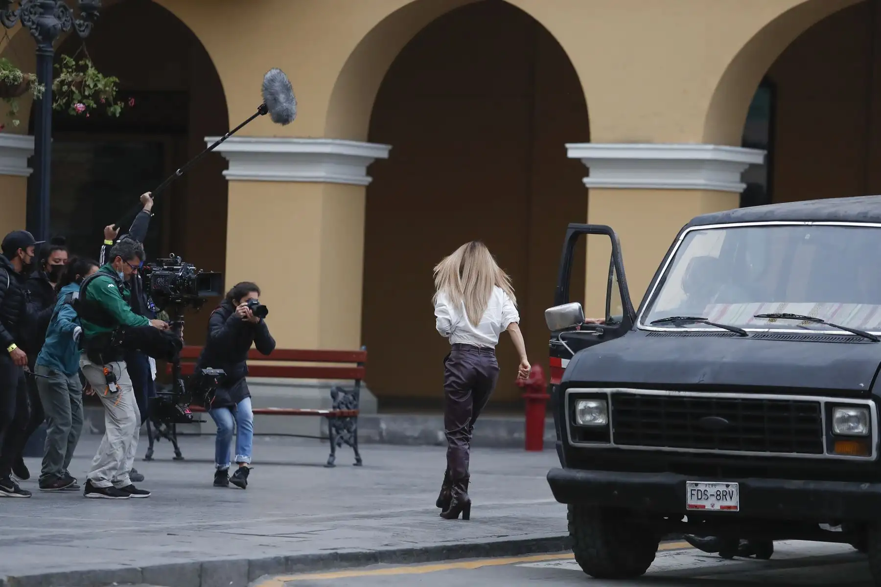 Grabaciones de la serie La Reina del Sur con la actriz Kate Del Castillo en la Plaza de Armas de Lima. Foto: ANDINA/Renato Pajuelo