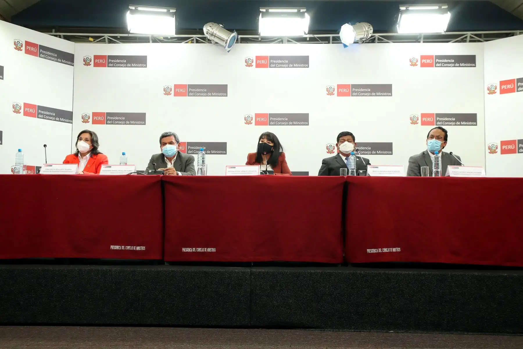 La jefa de Gabinete Ministerial, Mirtha Vásquez, junto a ministros de Estado, informaron a la ciudadanía sobre medidas adoptadas y acciones articuladas en el Consejo de Ministros para atender las necesidades urgentes de la población. Foto: PCM