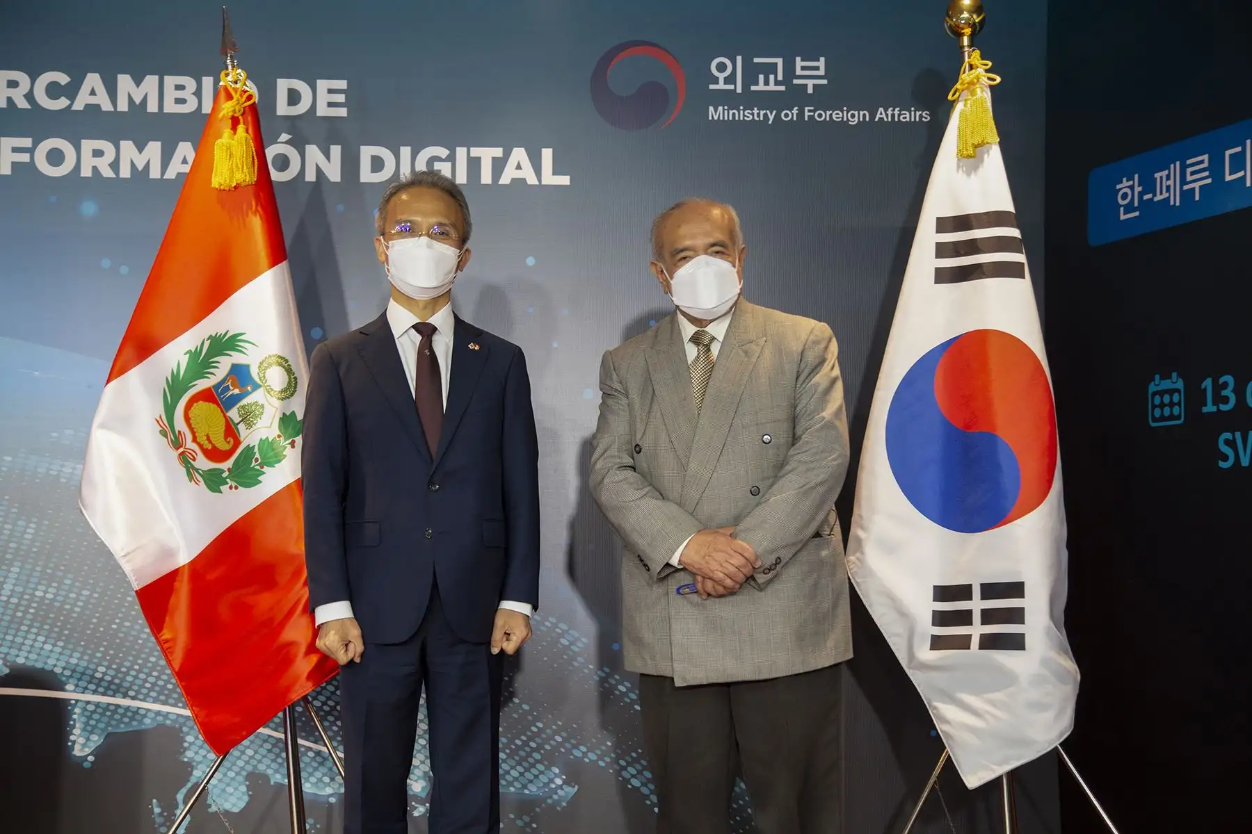 En la sesión de valor para el Intercambio de experiencias en Innovación y Transformación Digital Perú - Corea participaron Luis González Norris, secretario general de la PCM; y el ministro adjunto al Ministerio de Relaciones Exteriores de Corea, Yeo Seung-bae. Foto: ANDINA/Maira Flores