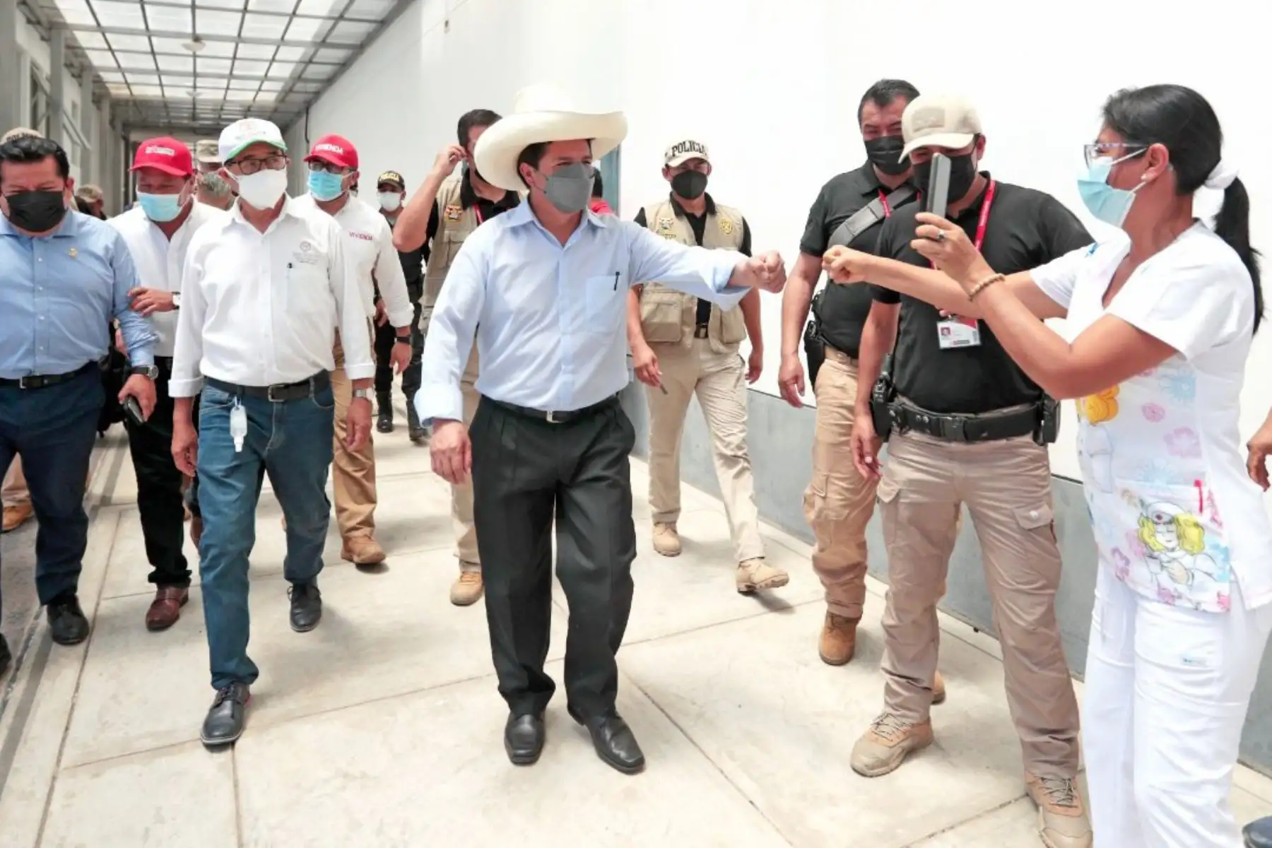 Presidente Pedro Castillo, junto con el gobernador Pedro Bogarín, inaugura la tercera planta de oxígeno del Hospital de Tarapoto, en beneficio de la población. Foto: ANDINA/ Prensa Presidencia