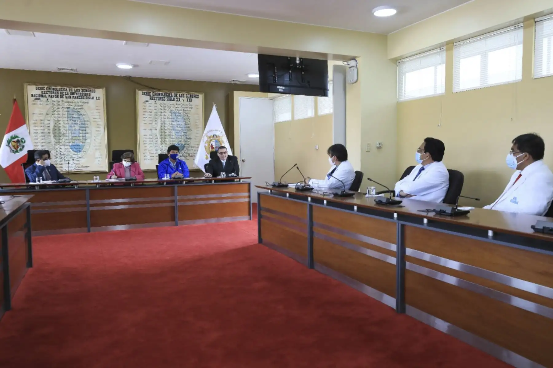 Presidente ejecutivo de EsSalud, Mario Carhuapoma, alcanza propuesta a la UNMSM para construir un hospital Modular en Villa San Marcos de San Juan de Lurigancho. Foto: ANDINA/Difusión
