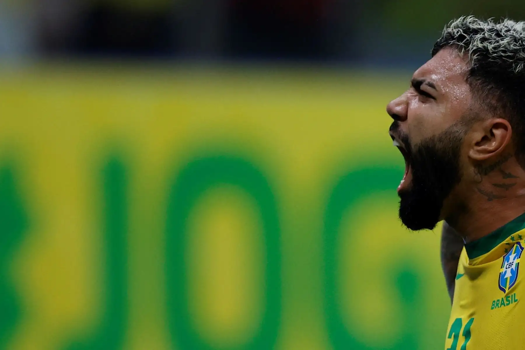 Gabigol de Brasil celebra tras anotar contra Uruguay durante partido por las eliminatorias sudamericanas para el Mundial de Catar 2022, en el estadio Arena da Amazonia, en Manaus, Brasil. Foto: EFE