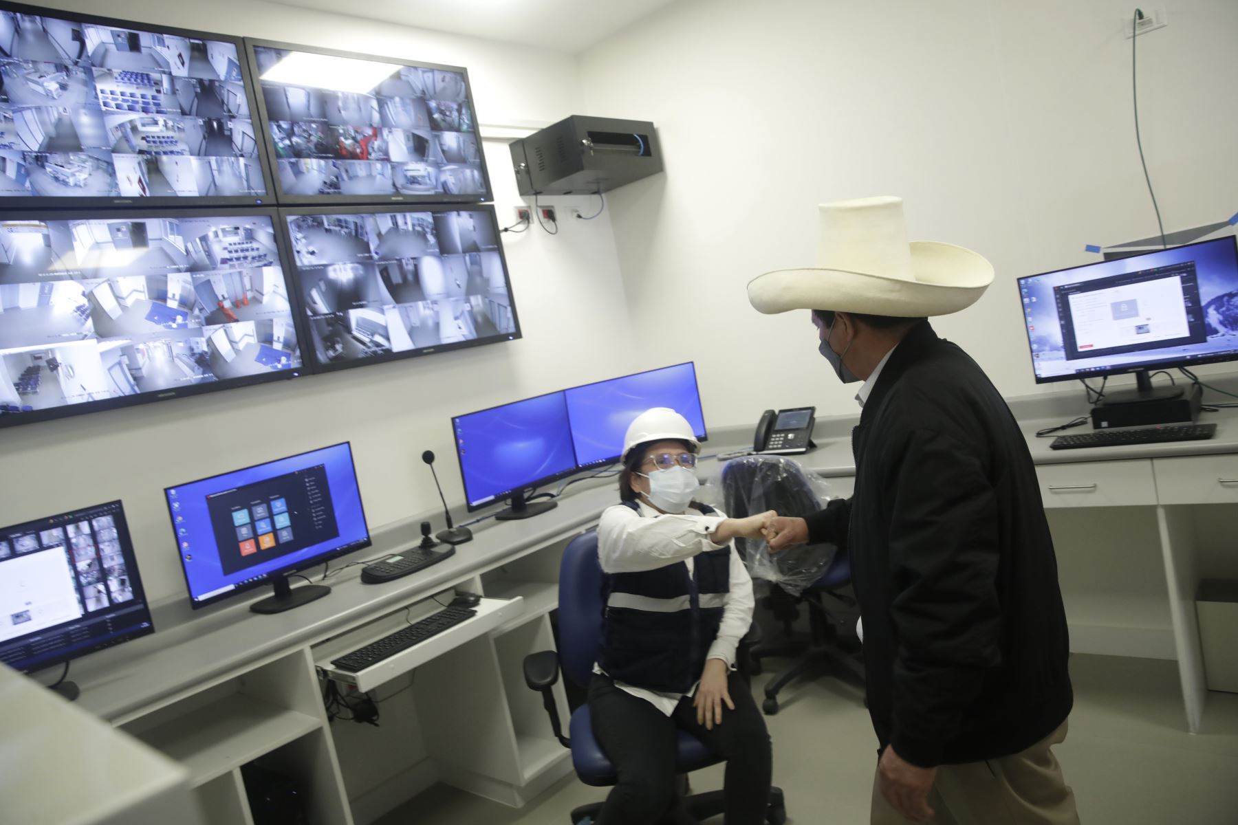 El presidente Pedro Castillo inspeccionó las instalaciones del nuevo Hospital de la Policía Nacional "Luis N. Sáenz", obra que beneficiará a la familia policial del país.Foto: ANDINA/Prensa Presidencia