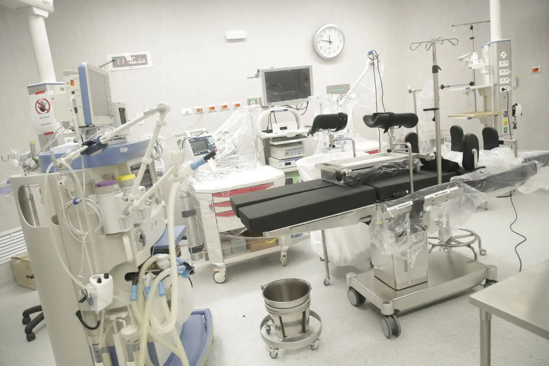 El presidente Pedro Castillo inspeccionó las instalaciones del nuevo Hospital de la Policía Nacional "Luis N. Sáenz", obra que beneficiará a la familia policial del país.Foto: ANDINA/Prensa Presidencia