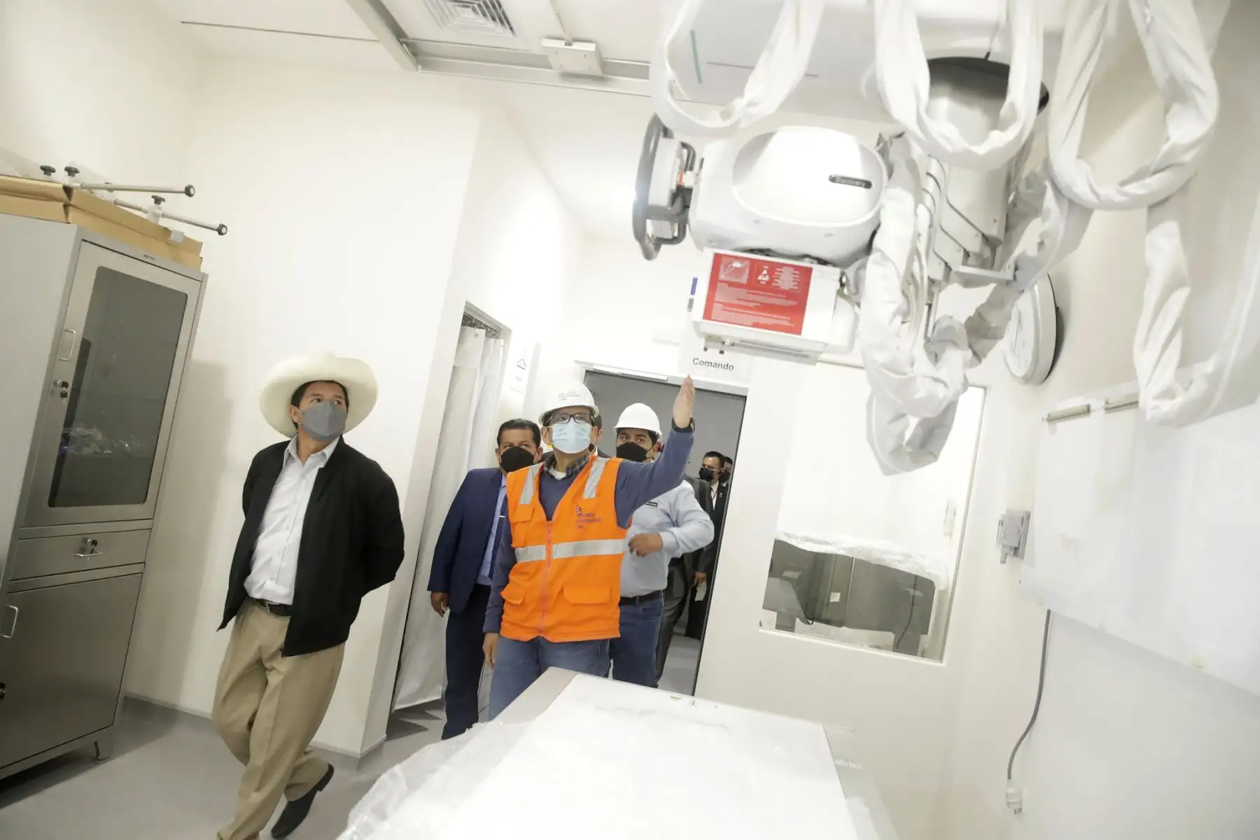 El presidente Pedro Castillo inspeccionó las instalaciones del nuevo Hospital de la Policía Nacional "Luis N. Sáenz", obra que beneficiará a la familia policial del país.Foto: ANDINA/Prensa Presidencia