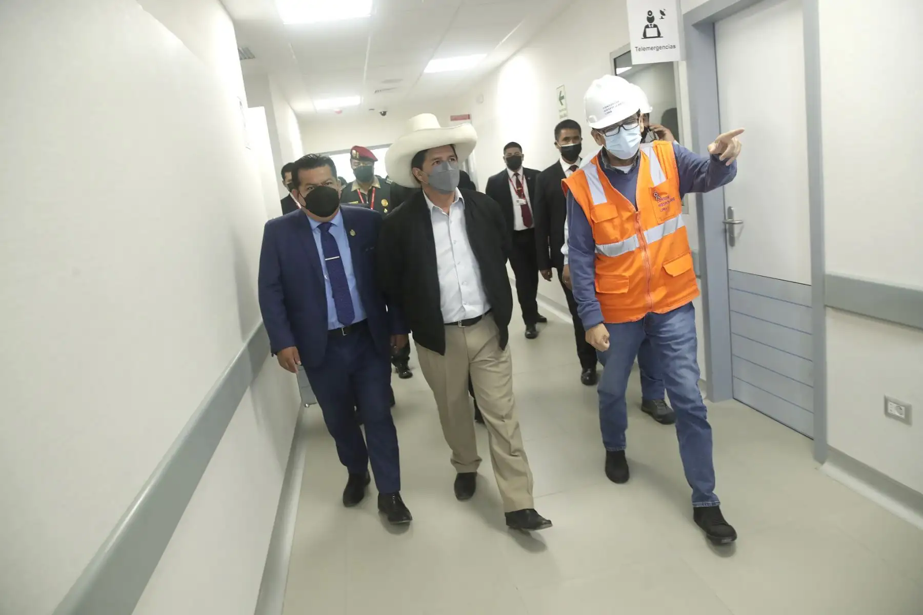 El presidente Pedro Castillo inspeccionó las instalaciones del nuevo Hospital de la Policía Nacional "Luis N. Sáenz", obra que beneficiará a la familia policial del país.Foto: ANDINA/Prensa Presidencia