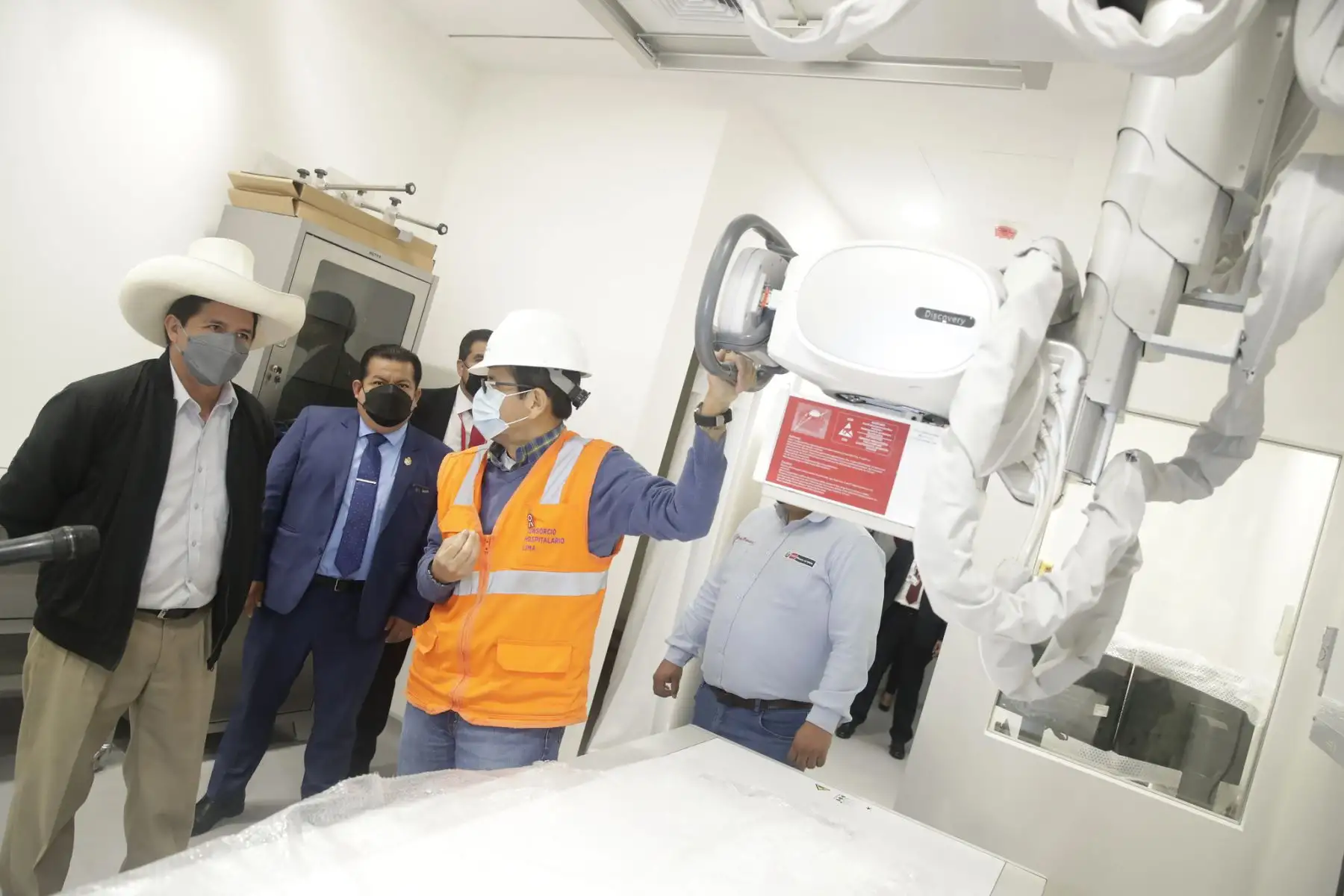 El presidente Pedro Castillo inspeccionó las instalaciones del nuevo Hospital de la Policía Nacional "Luis N. Sáenz", obra que beneficiará a la familia policial del país.Foto: ANDINA/Prensa Presidencia