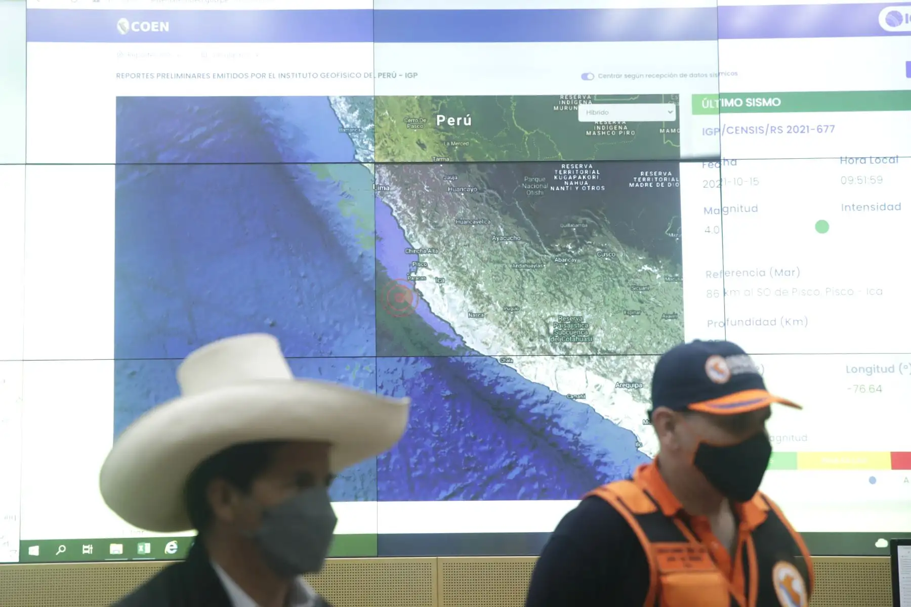 El presidente Pedro Castillo recorrió las instalaciones del Centro de Operaciones de Emergencia Nacional (COEN), en Chorrillos. Foto: ANDINA/Prensa Presidencia