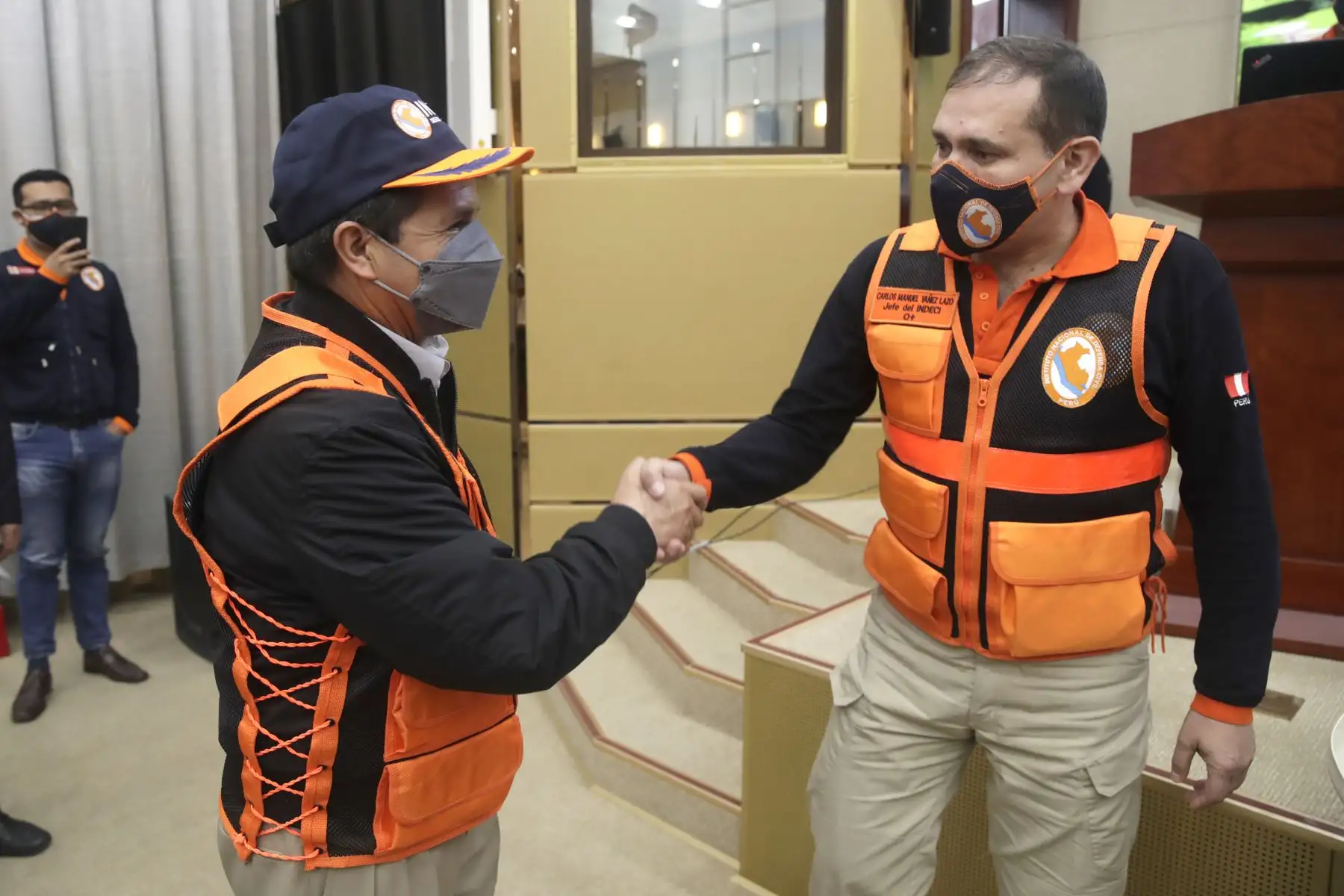 El presidente Pedro Castillo recorrió las instalaciones del Centro de Operaciones de Emergencia Nacional (COEN), en Chorrillos. Foto: ANDINA/Prensa Presidencia