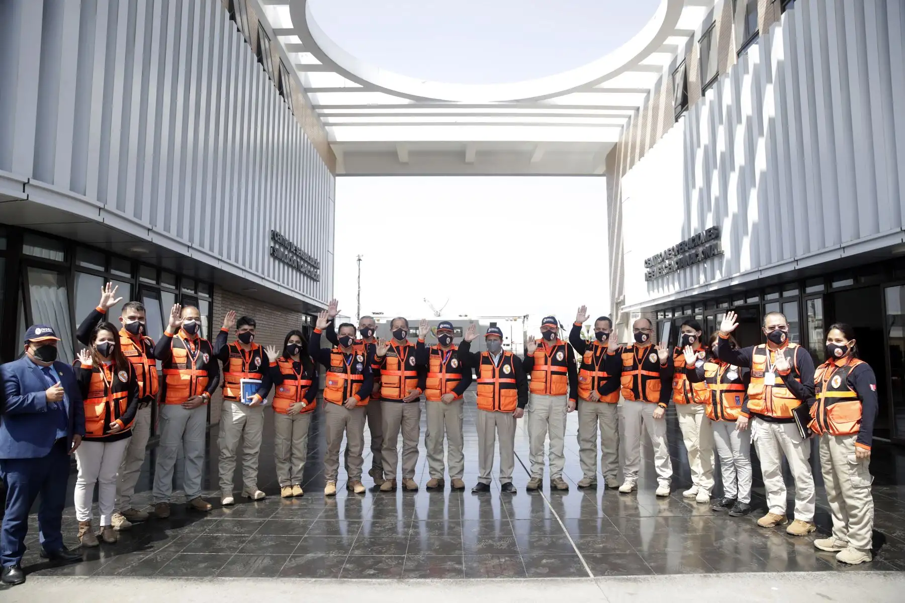El presidente Pedro Castillo recorrió las instalaciones del Centro de Operaciones de Emergencia Nacional (COEN), en Chorrillos. Foto: ANDINA/Prensa Presidencia