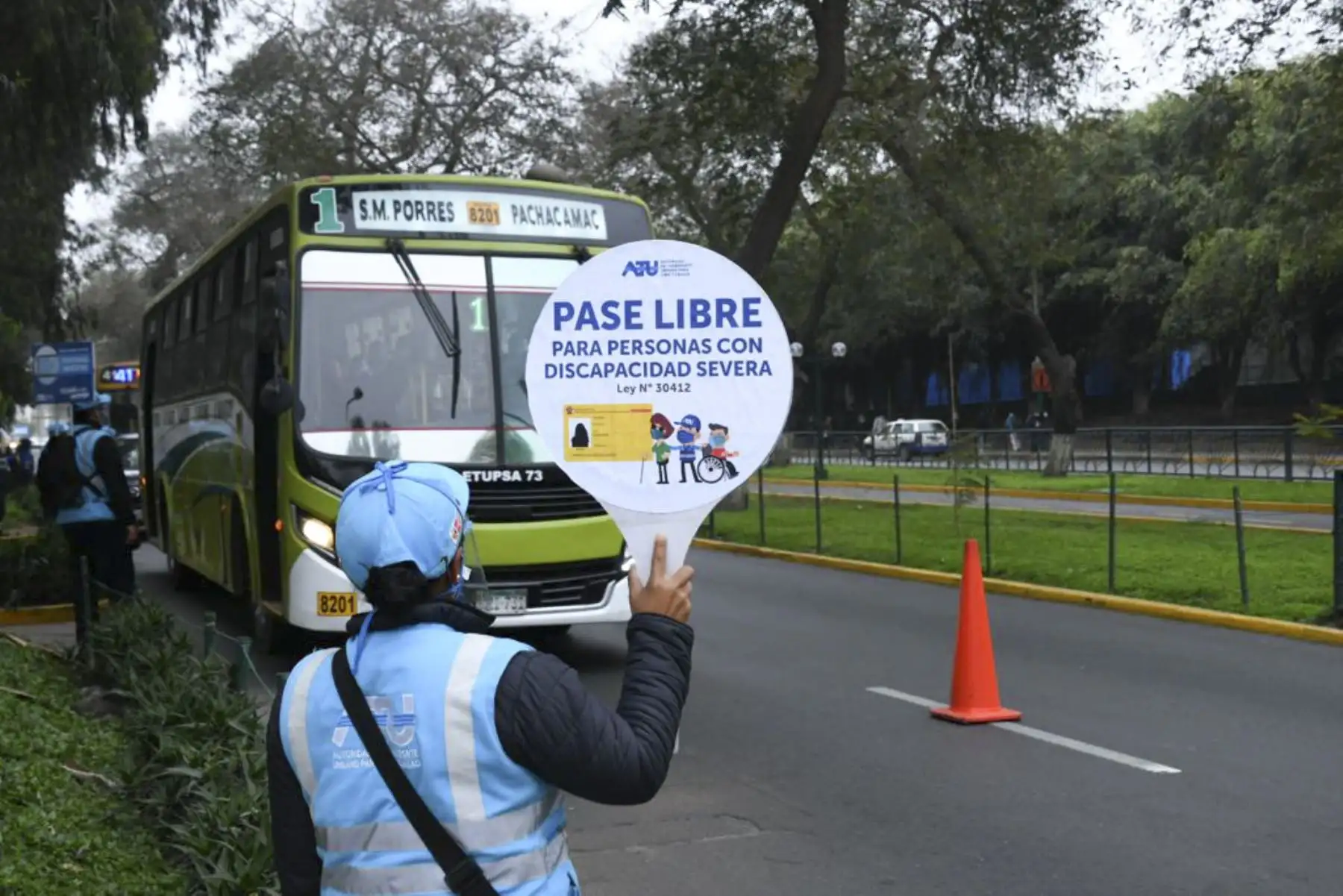 De acuerdo a la Ley N°30412 las personas con discapacidad severa tienen derecho a utilizar sin costo alguno los servicios de transporte urbano como, buses del transporte convencional, del Metropolitano y los Corredores Complementarios. ANDINA/ ATU