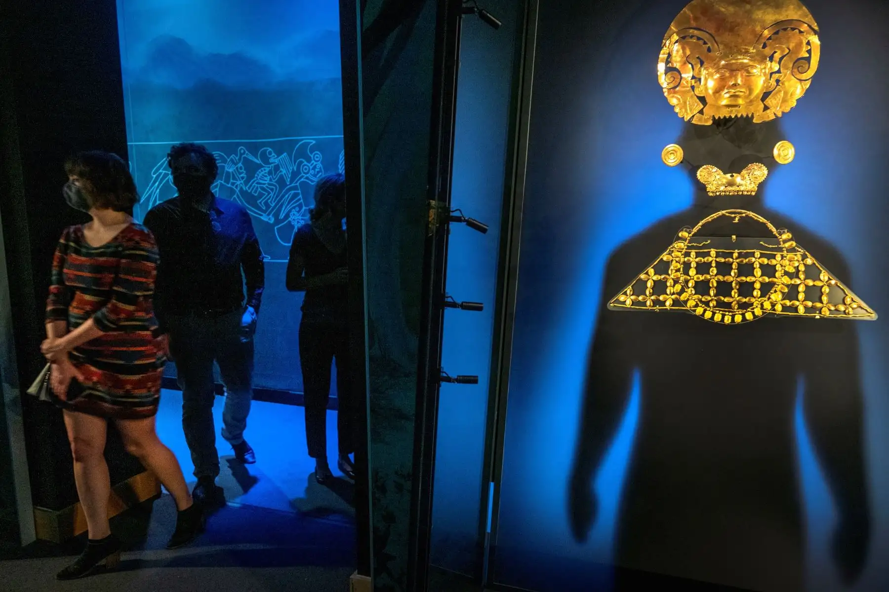 Casi 200 piezas provenientes de los museos Larco de Lima y del Sitio Manuel Chávez Ballón de Aguas Calientes fueron enviadas a Estados Unidos para la exposición que se estrena mundialmente este sábado 16 de octubre, en el Museo de Arte de Boca Ratón, a 70 kilómetros al norte de Miami. Foto: EFE