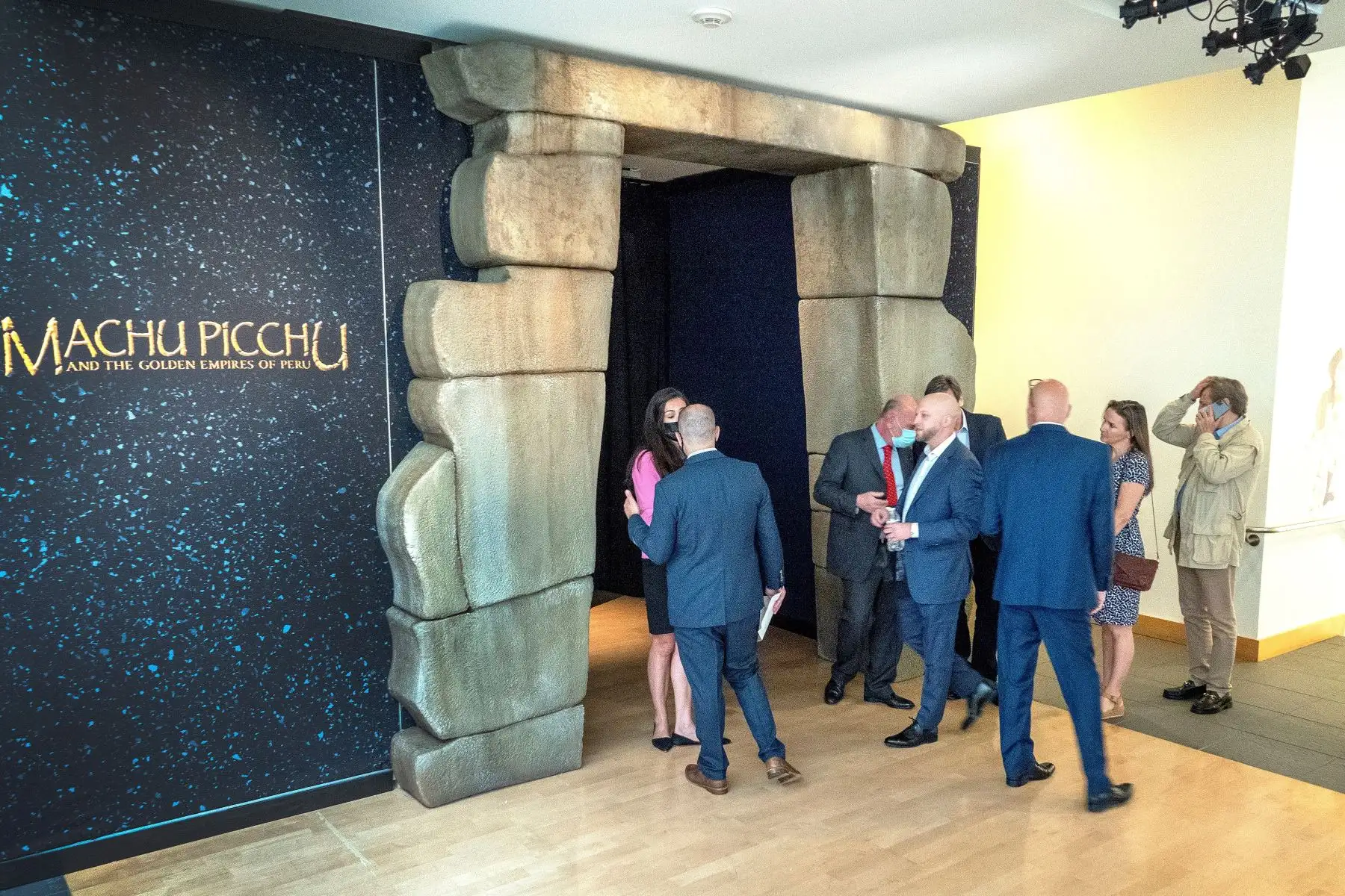 Casi 200 piezas provenientes de los museos Larco de Lima y del Sitio Manuel Chávez Ballón de Aguas Calientes fueron enviadas a Estados Unidos para la exposición que se estrena mundialmente este sábado 16 de octubre, en el Museo de Arte de Boca Ratón, a 70 kilómetros al norte de Miami. Foto: EFE