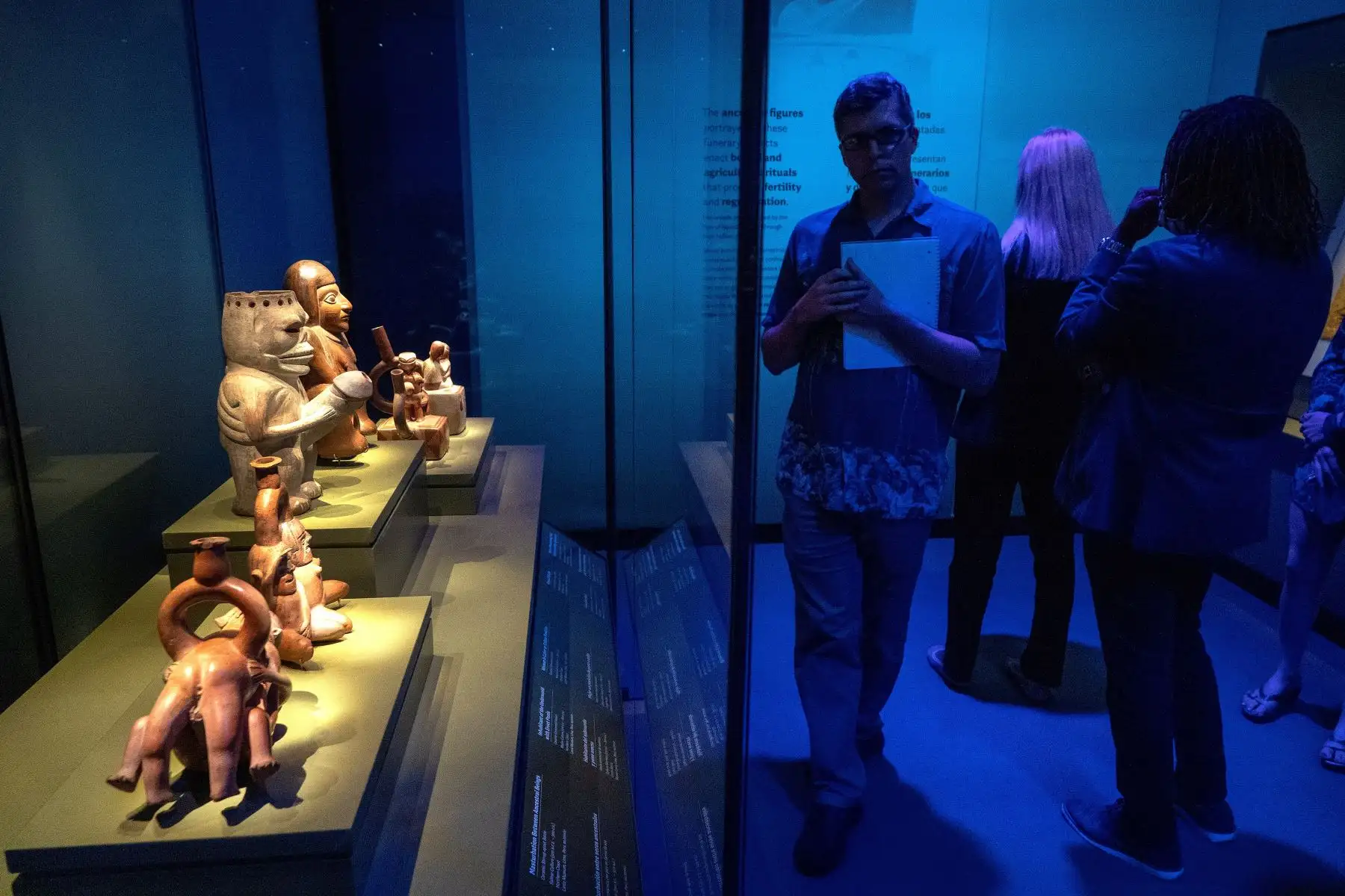Casi 200 piezas provenientes de los museos Larco de Lima y del Sitio Manuel Chávez Ballón de Aguas Calientes fueron enviadas a Estados Unidos para la exposición que se estrena mundialmente este sábado 16 de octubre, en el Museo de Arte de Boca Ratón, a 70 kilómetros al norte de Miami. Foto: EFE