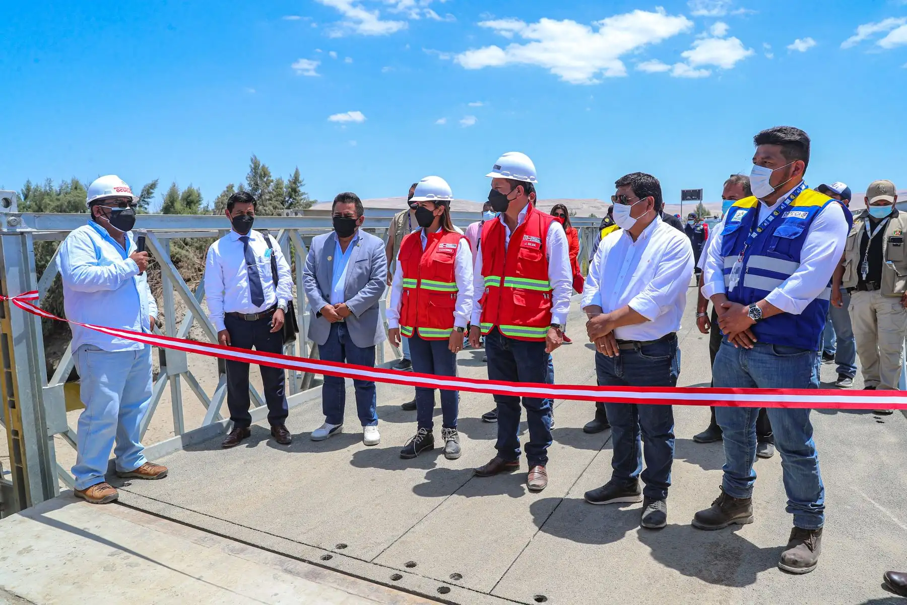 El ministro Juan Silva participó en la puesta en servicio del puente modular Pinilla, en el distrito de Ocucaje, Ica. Esta estructura de 30.48m de largo que atraviesa el río Ica fue ejecutada por Provías Descentralizado como parte del proceso de Reconstrucción con Cambios. Foto: ANDINA/MTC