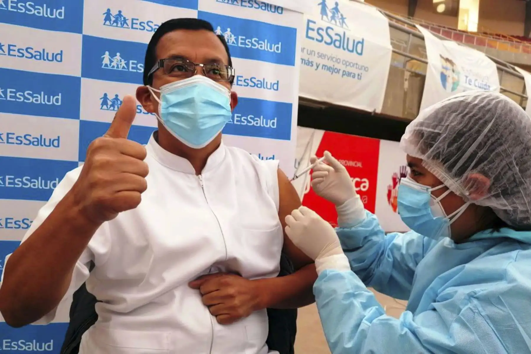 El primer grupo corresponde al personal de primera línea de los hospitales del Minsa y EsSalud de las provincias de Jaén, Hualgayoc, Chota, Cutervo, Contumazá, San Marcos y Cajamarca. Foto: ANDINA/Difusión