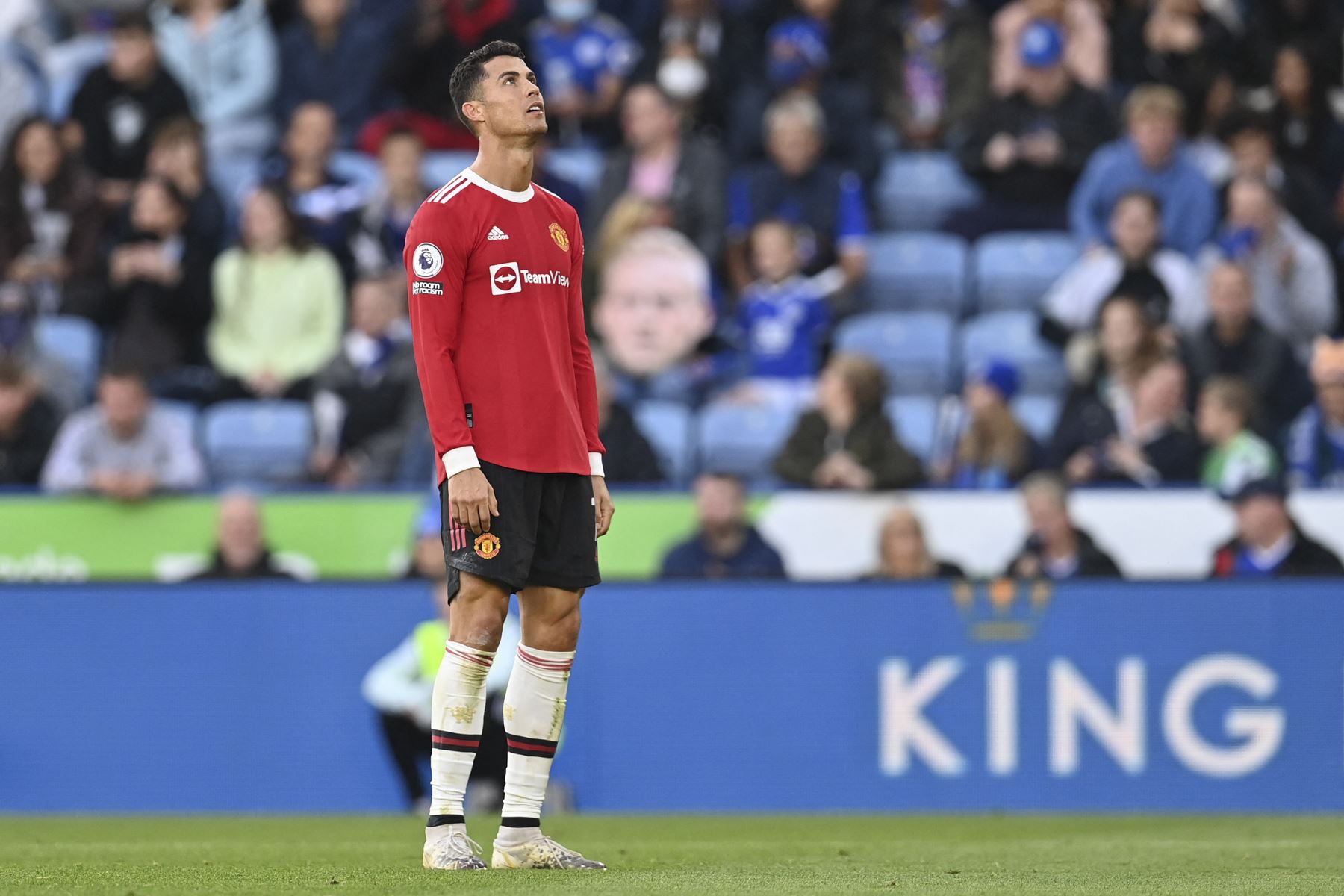 El delantero portugués del Manchester United, Cristiano Ronaldo, reacciona al culminar el partido e la Premier League. Foto: AFP