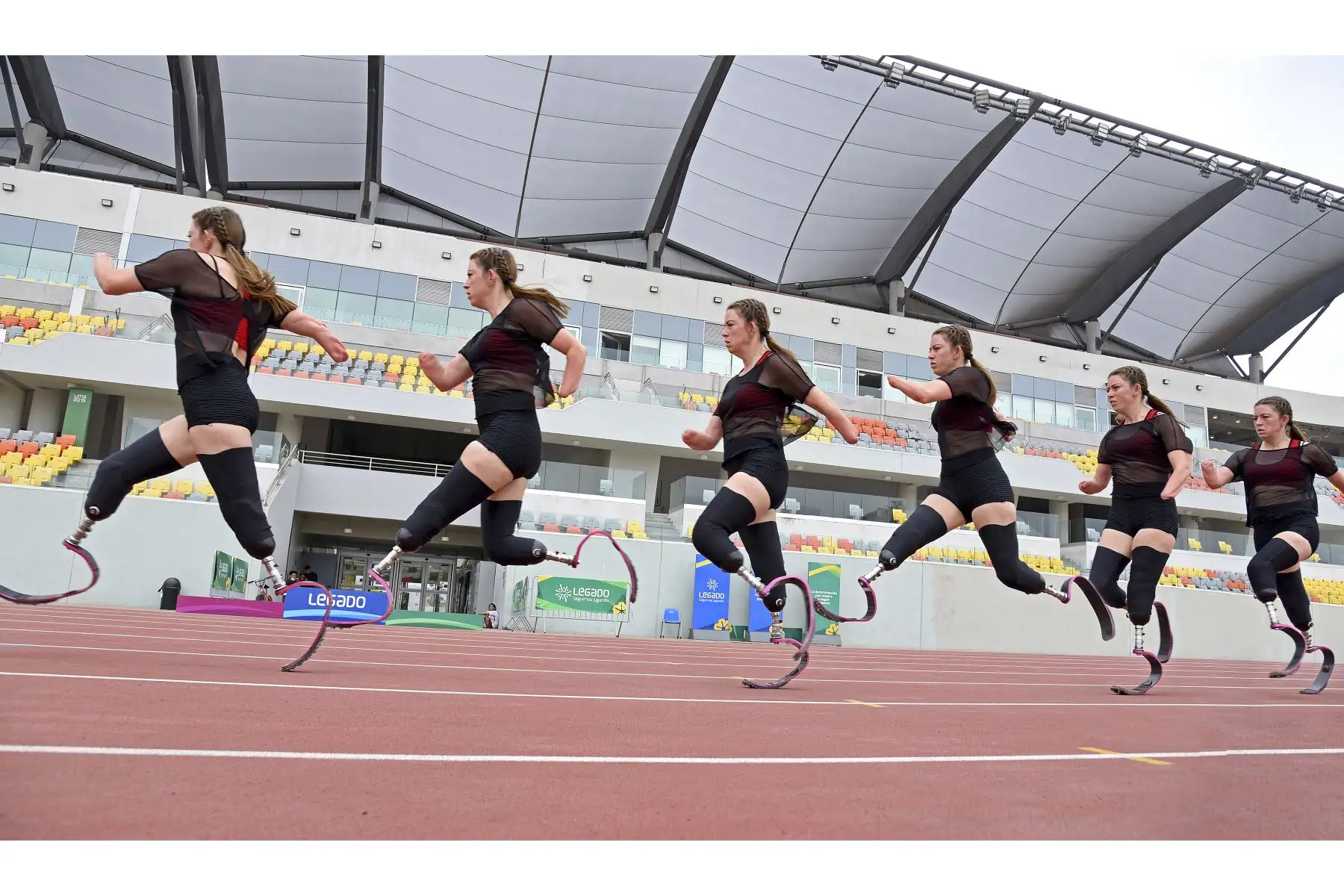“Yo pertenezco a la categoría T62, en la que compiten solo siete mujeres en el mundo. En mi caso, llegué al Atletismo, inspirada por Carlos Felipa. No hay que rendirnos nunca. Pueden encontrar un refugio en el deporte (…) Me di cuenta que podía volver a correr, a pesar de no tener piernas”, comenta Shirley Meléndez, Paraatleta quien busca de clasificar a Santiago 2023. Foto: Legado Lima 2019/Germán Falcón