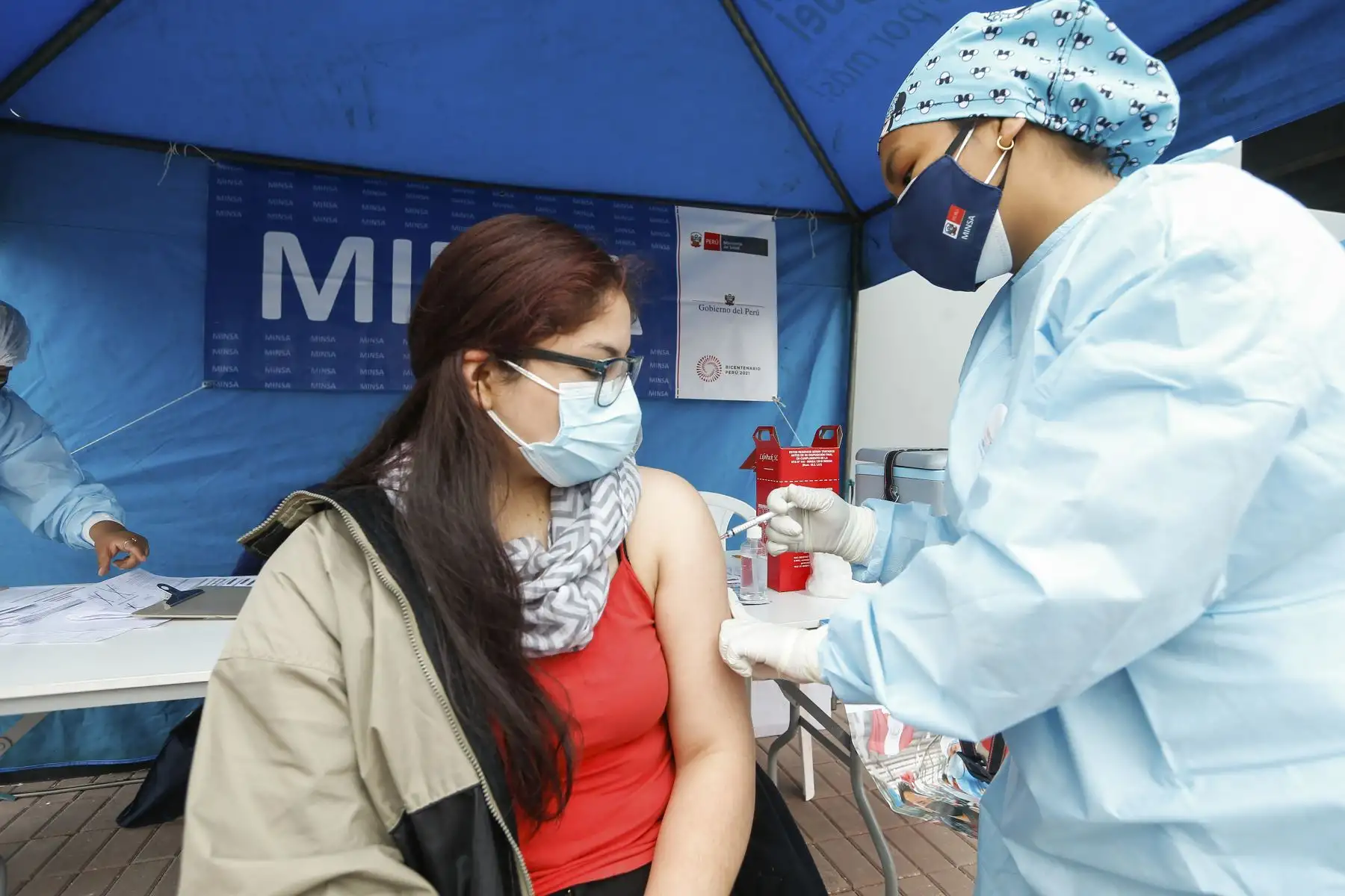 El ministerio de Salud continúa desarrollando la campaña de inmunización contra la covid-19 a través de “Los Juegos del VacunaFest”, en el Centro Comercial Plaza San Miguel. Foto: ANDINA/Minsa