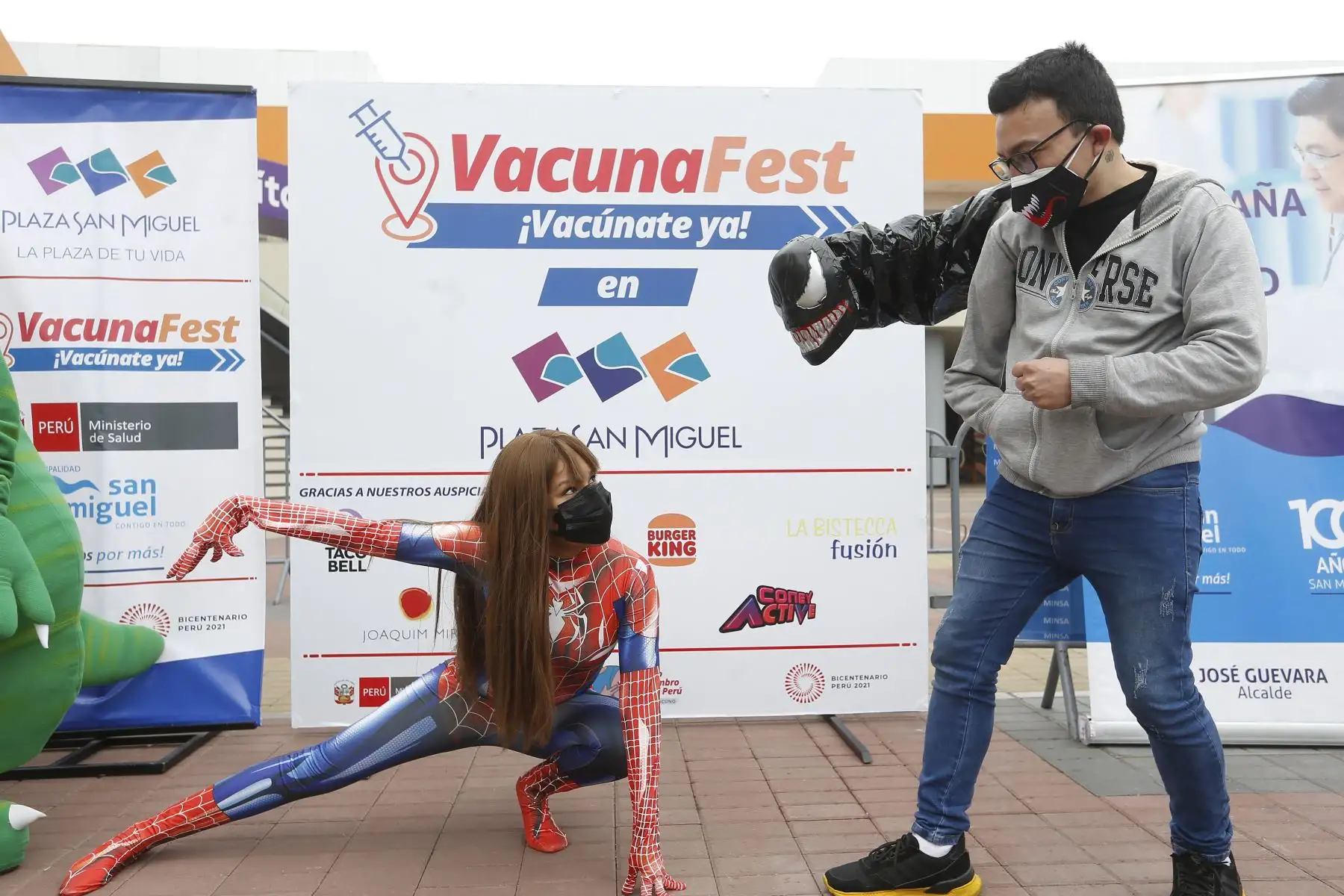 El ministerio de Salud continúa desarrollando la campaña de inmunización contra la covid-19 a través de “Los Juegos del VacunaFest”, en el Centro Comercial Plaza San Miguel. Foto: ANDINA/Minsa