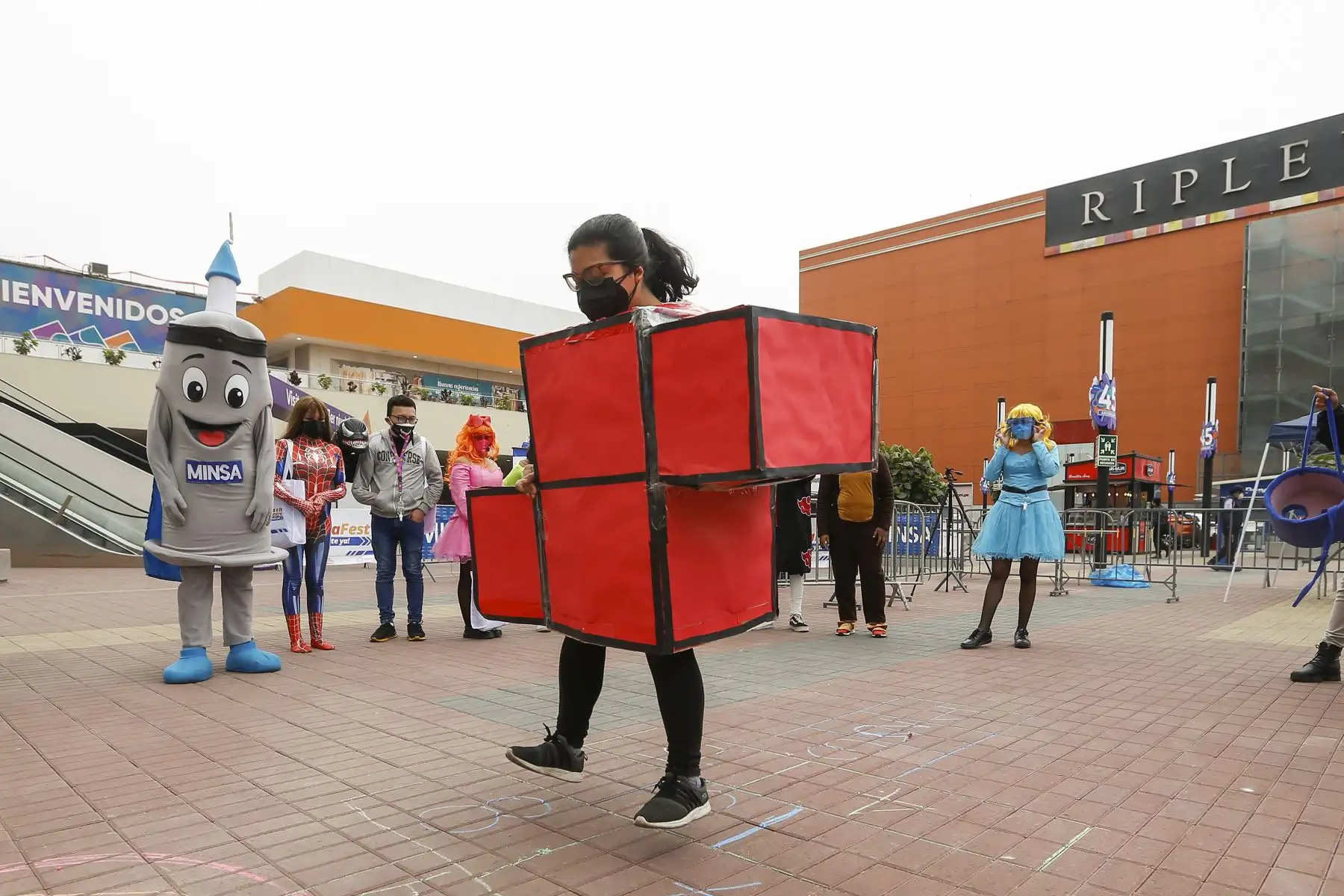 El ministerio de Salud continúa desarrollando la campaña de inmunización contra la covid-19 a través de “Los Juegos del VacunaFest”, en el Centro Comercial Plaza San Miguel. Foto: ANDINA/Minsa