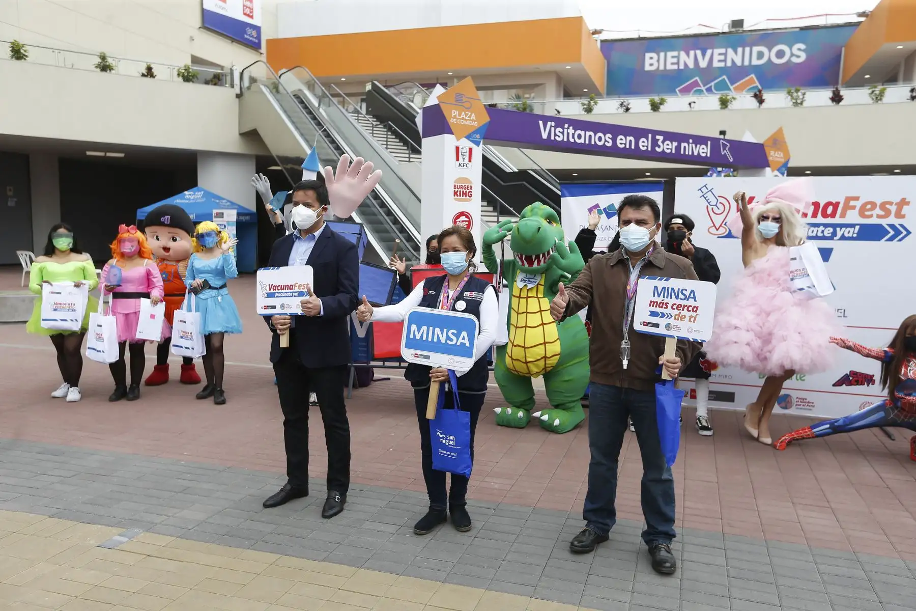El ministerio de Salud continúa desarrollando la campaña de inmunización contra la covid-19 a través de “Los Juegos del VacunaFest”, en el Centro Comercial Plaza San Miguel. Foto: ANDINA/Minsa