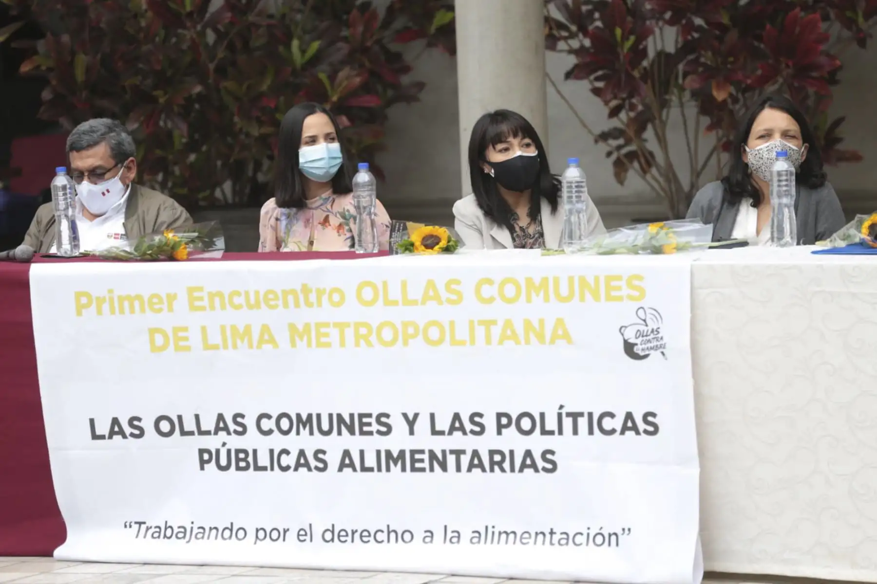 La presidenta del Consejo de Ministros, Mirtha Vásquez, participó del encuentro "Las ollas comunes y las políticas públicas alimentarias", junto a ministros de Estado y representantes de las ollas comunes de Lima. Foto: PCM