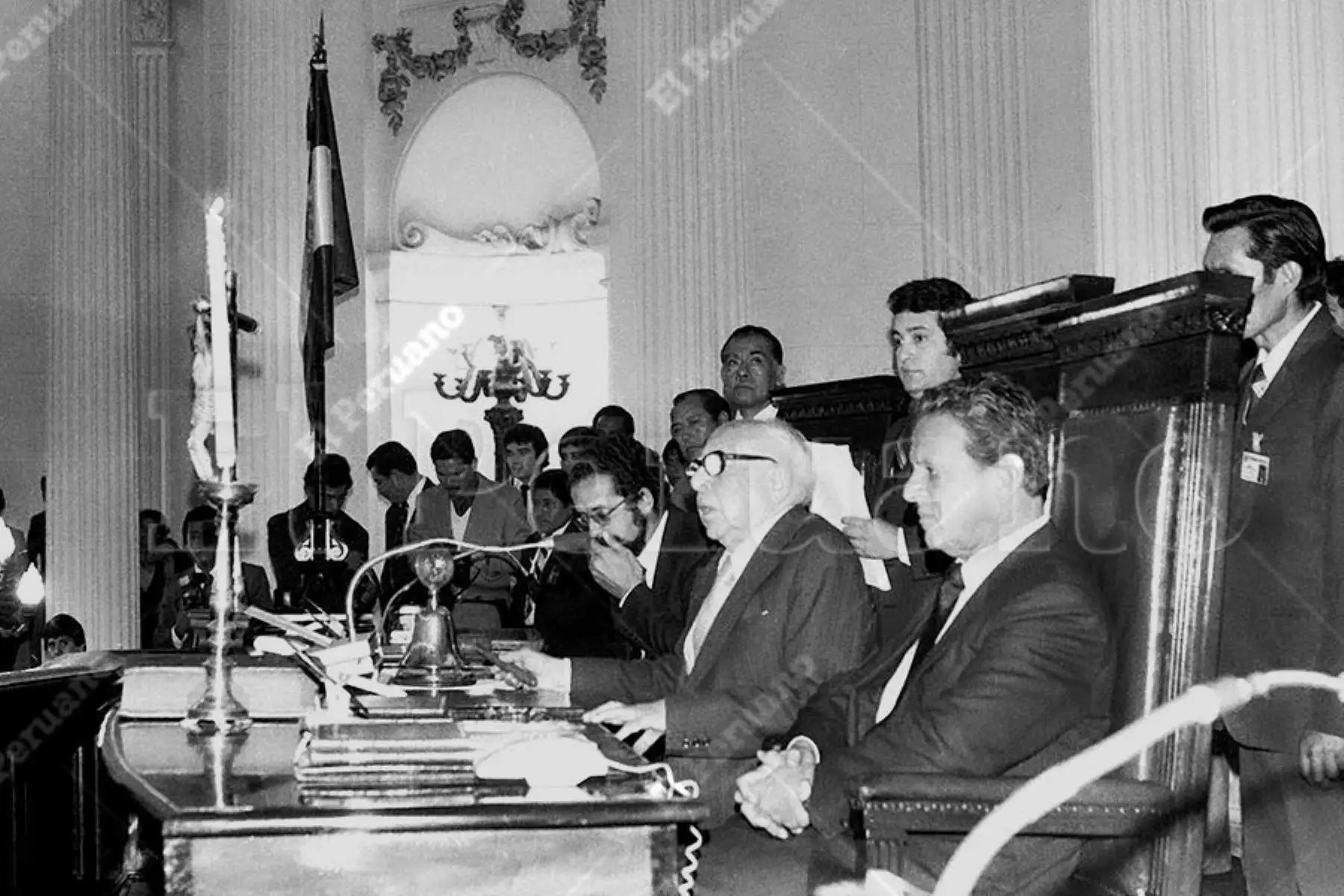 Lima - 12 julio 1985. El doctor Luis Alberto Sánchez asume la presidencia de la junta preparatoria del Senado de la República. La integran también Javier Diez Canseco Cisneros y Felipe Osterling Parodi. Foto: Archivo Histórico El Peruano