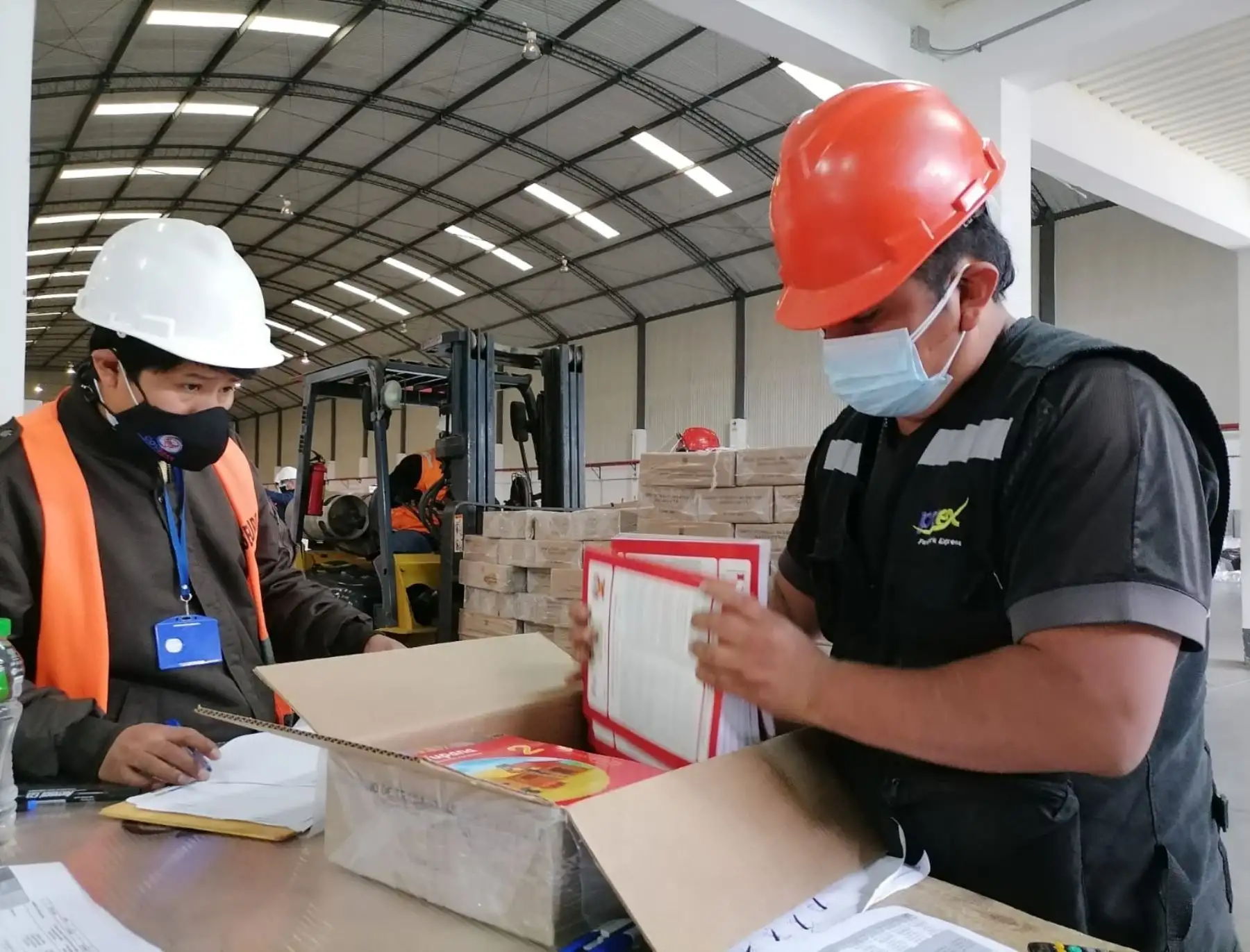 Ministerio de Educación adelanta la distribución de materiales educativos del 2022 elaborados en castellano y en 41 lenguas originarias que beneficiaránn a más de 6 millones de escolares. ANDINA/Difusión