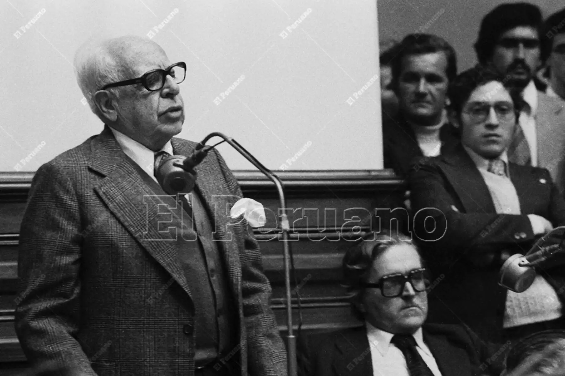 Lima - 15 agosto 1978. Luis Alberto Sánchez, representante del Partido Aprista Peruano y presidente de la Comisión Pluripartidaria encargada de elaborar el reglamento interno de la Asamblea Constituyente.  Foto: Archivo Histórico de El Peruano / Leoncio Mariscal
