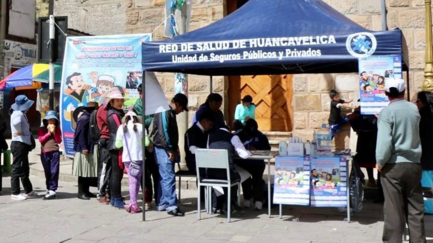 Huancavelica moviliza brigadas para vacunar contra el covid-19 y tomar pruebas moleculares