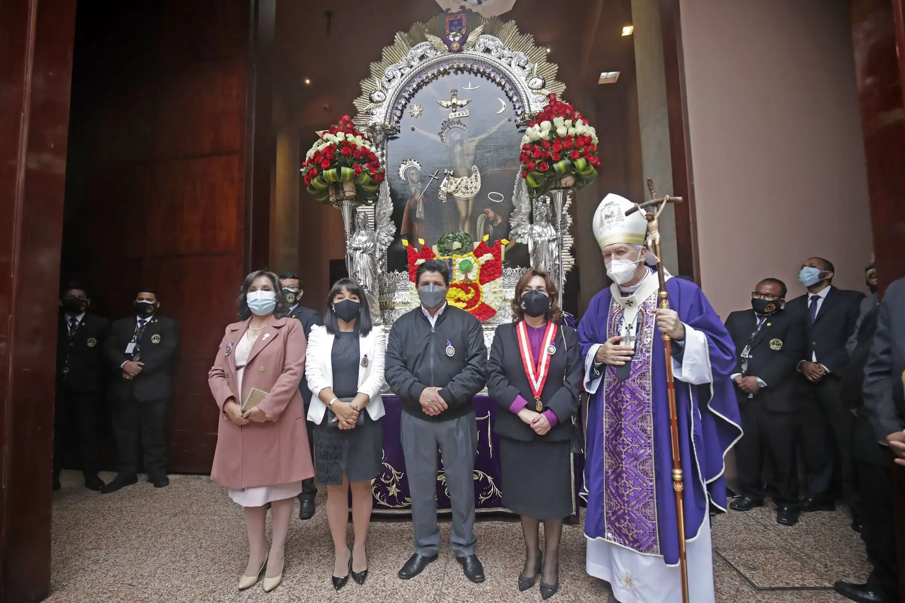 El presidente de la República, Pedro Castillo, junto a ministros de Estado, participa en la Misa por la Nación, en la iglesia Las Nazarenas. Foto: ANDINA/Prensa Presidencia