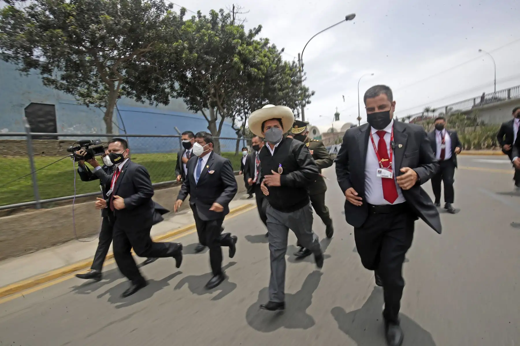El presidente de la República, Pedro Castillo, junto a ministros de Estado, participa en la Misa por la Nación, en la iglesia Las Nazarenas. Foto: ANDINA/Prensa Presidencia