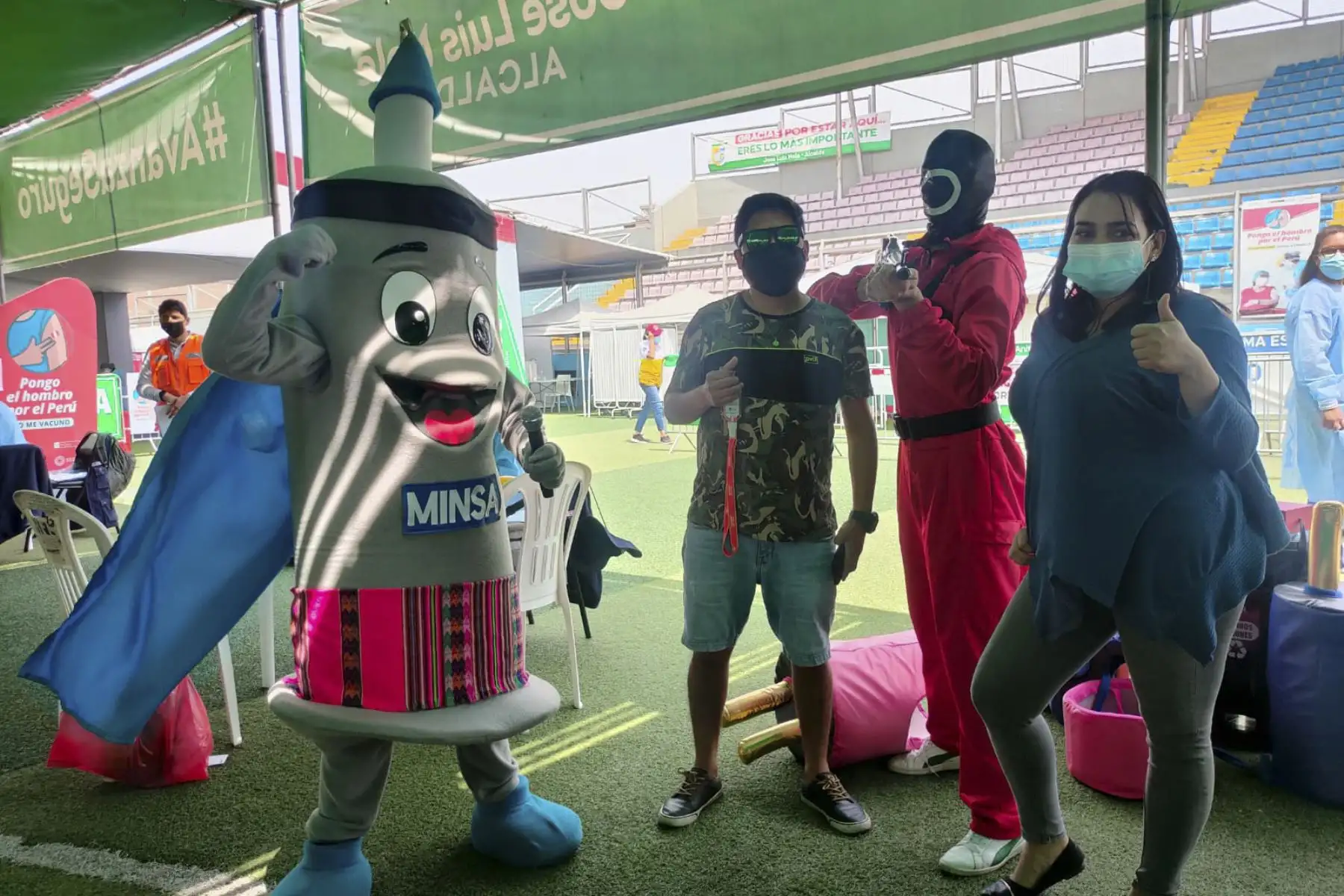 Desde el Estadio Chancas de Andahuaylas en Santa Anita se dio inicio a los "Juegos Vacuna Fest" bajo el lema “Vacúnate, juega, canta y baila” para fortalecer la vacunación contra la covid-19 desde los 18 años. Foto: Minsa