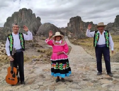 Un total de 383 adultos mayores de diversas regiones lucieron su talento artístico en concurso Canto al Bicentenario que organizaron los programas Pensión 65 y Juntos. ANDINA/Difusión