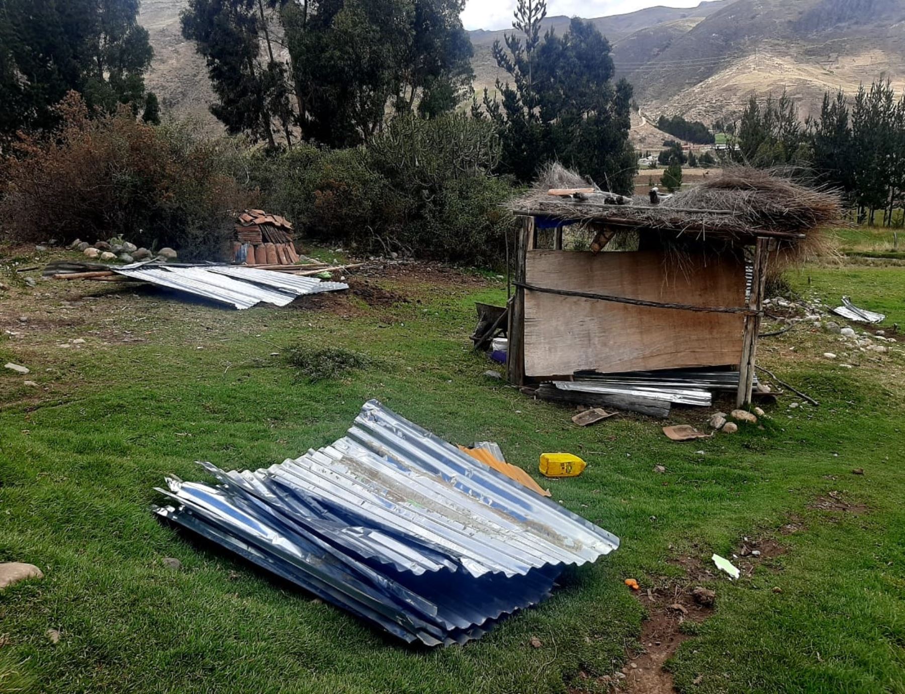Vientos fuertes causan daños en techos de viviendas en cuatro distritos de la sierra de la región Áncash. ANDINA/Difusión