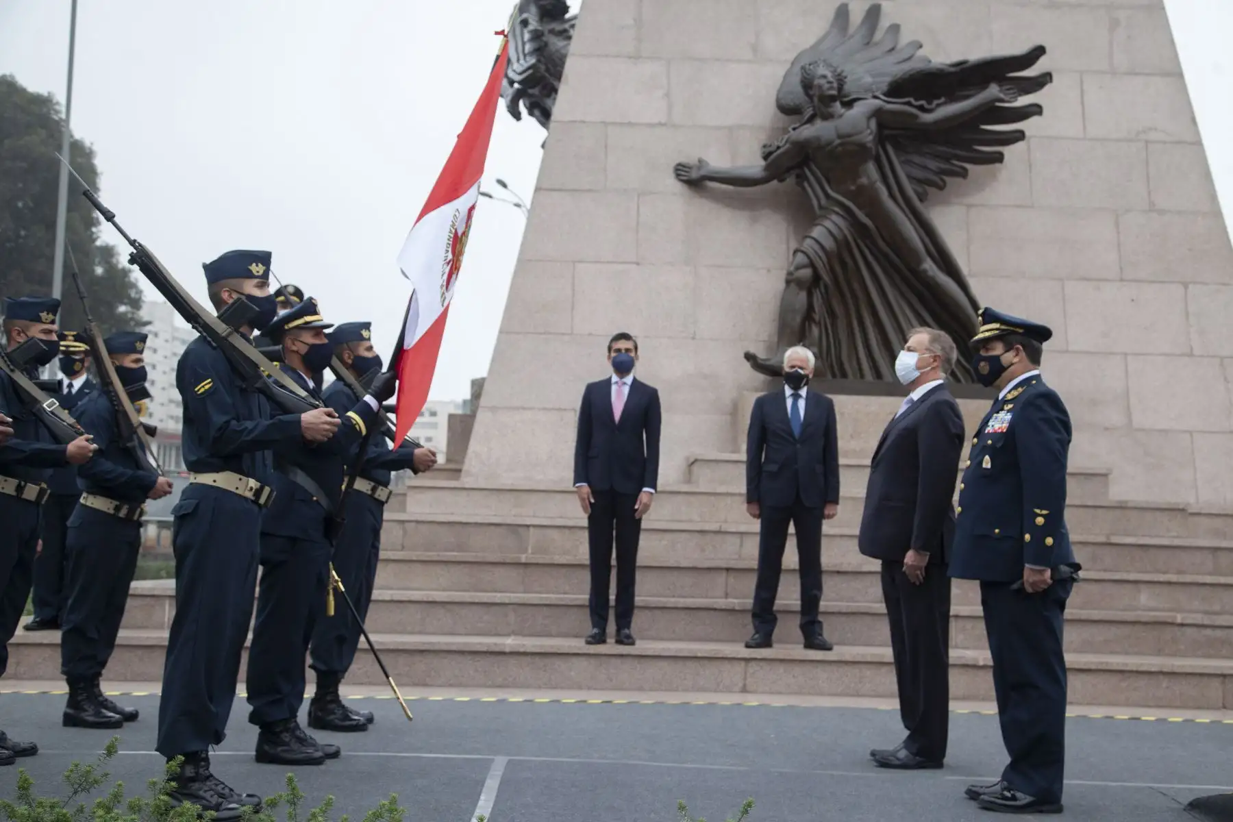 El alcalde de Lima, Jorge Muñoz, entregó a la ciudad el monumento completamente restaurado al aviador Jorge Chávez, situado en el óvalo del mismo nombre. Foto: ANDINA/ Municipalidad de Lima