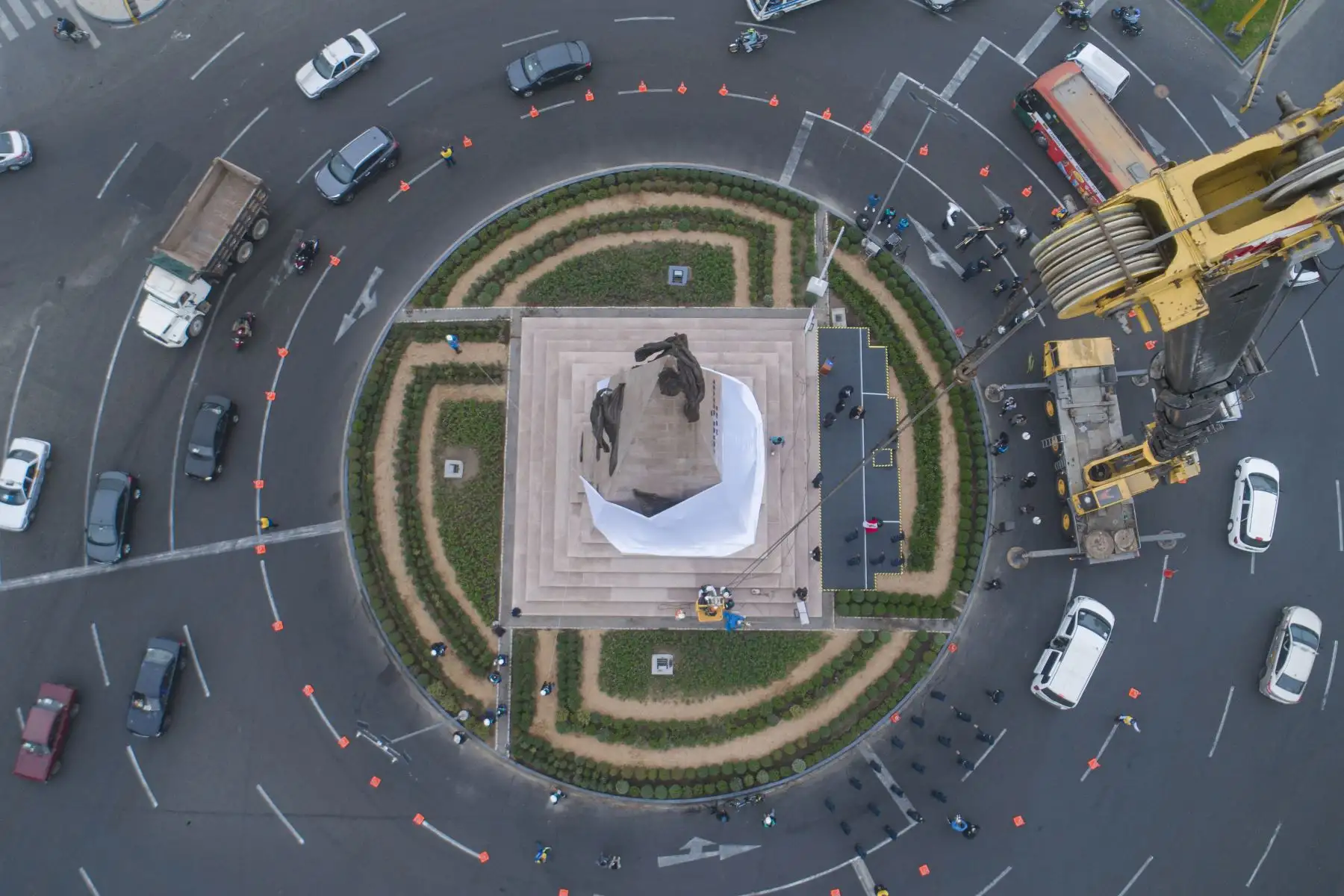 Del mismo modo, según evidencia histórica, se reintegraron las letras que habían desaparecido hace muchos años y que se encontraban originalmente en el monumento. Posteriormente, se hizo un trabajo de restauración en fisuras y grietas, y se colocó una protección final a todo el conjunto. Foto: ANDINA/ Municipalidad de Lima