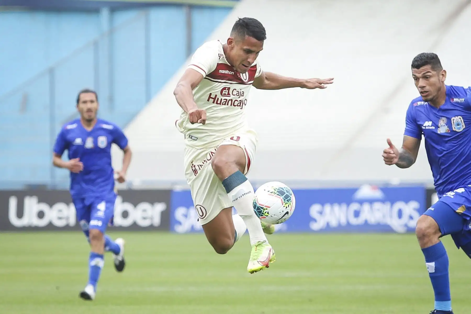 Universitario derrotó 2-1 a Binacional y está a punto de asegurar el pase a un torneo internacional. Foto: FPF
