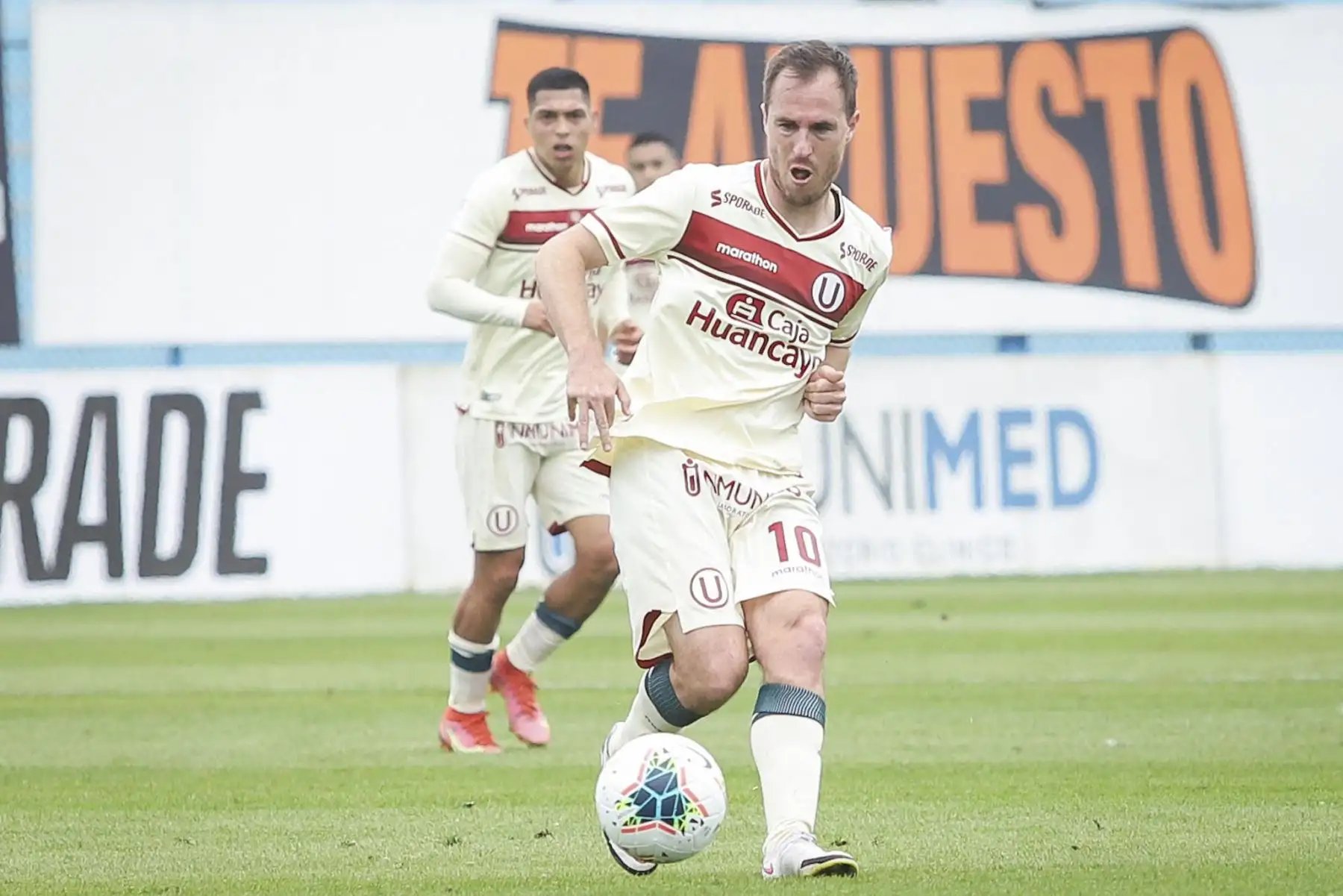 Universitario derrotó 2-1 a Binacional y está a punto de asegurar el pase a un torneo internacional. Foto: FPF