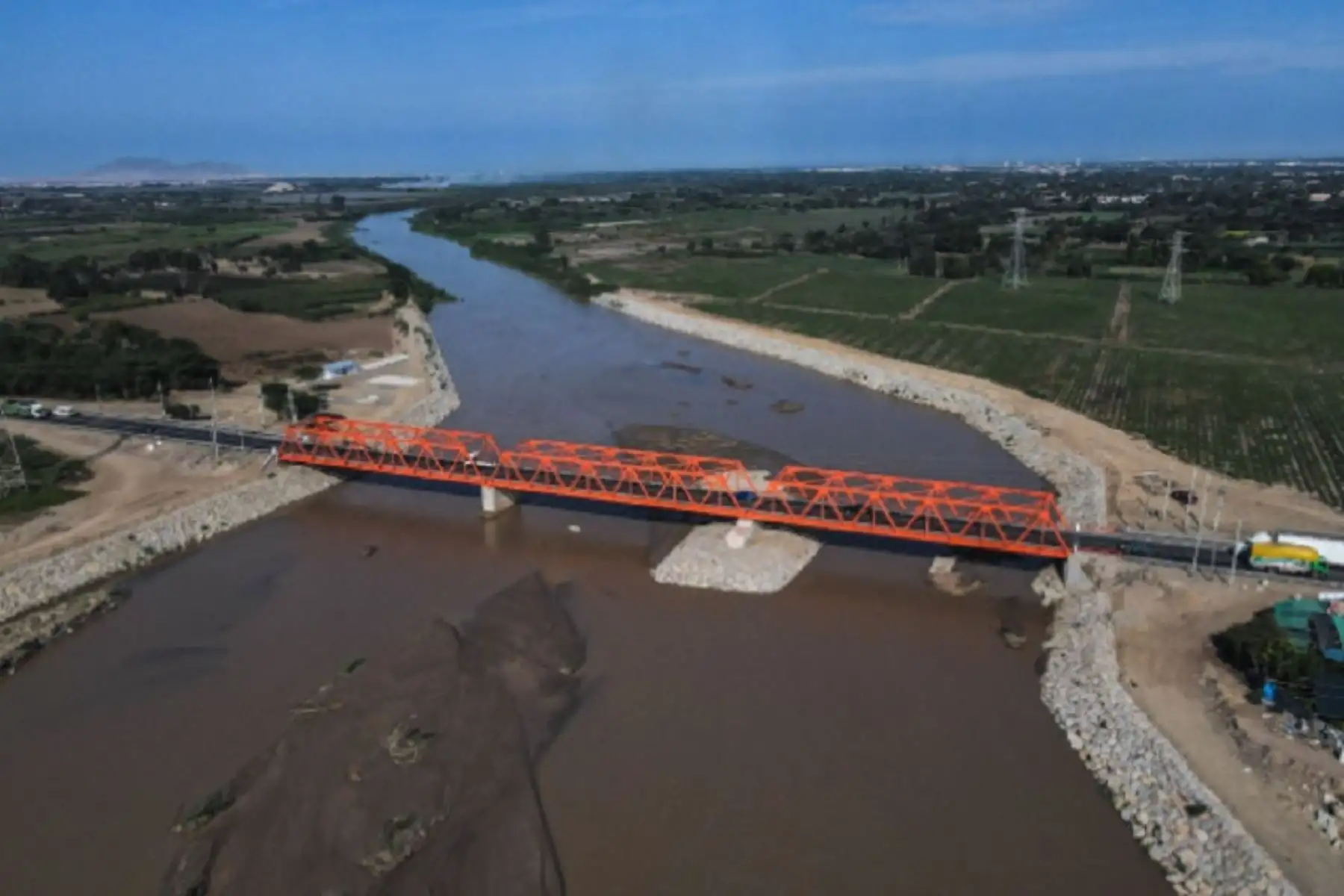 La Autoridad para la Reconstrucción con Cambios ha gestionado el financiamiento por S/ 21.5 millones en favor del Gobierno Regional de Piura para garantizar la continuidad de las defensas ribereñas en las ciudades de Piura y Castilla, entre el puente Cáceres y el futuro puente Integración, en la margen derecha e izquierda de la cuenca.