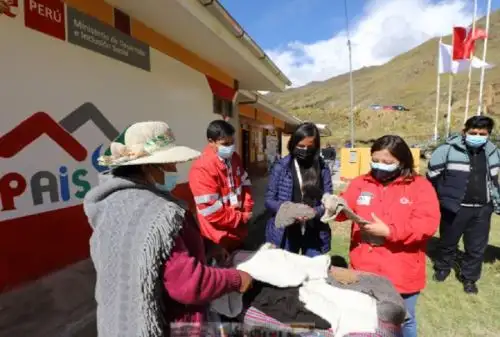 La directora ejecutiva del Programa Nacional PAIS del Ministerio de Desarrollo e Inclusión Social, Cecilia Medina, supervisó junto a la alcaldesa del distrito de Ticlacayán, Angela Janampa, las intervenciones multisectoriales que se vienen brindando a través del Tambo San Juan de Yanacachi.