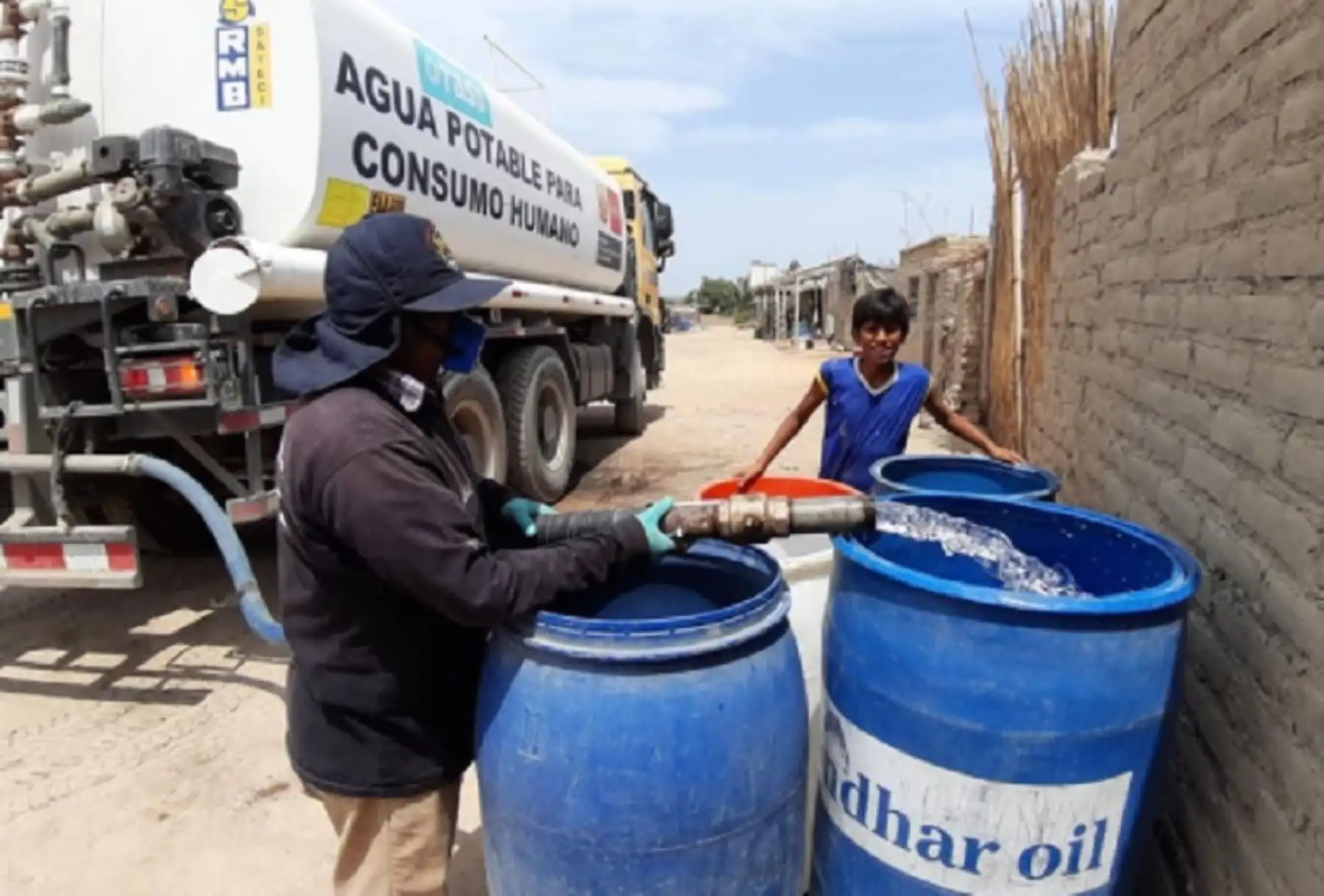 El Ministerio de Vivienda, Construcción y Saneamiento (MVCS) ya realizó ante la EPS Grau las gestiones necesarias para normalizar el abastecimiento de agua potable a la población asentada en los kilómetros 977 y 980 de la Panamericana Norte, en el distrito de Cura Mori, provincia de Piura.