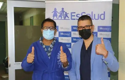 Transplante de riñón en hospital de EsSalud Junín permitió a joven salvar vida de su padre que vivió dependiente de la hemodiálisis durante nueve años.