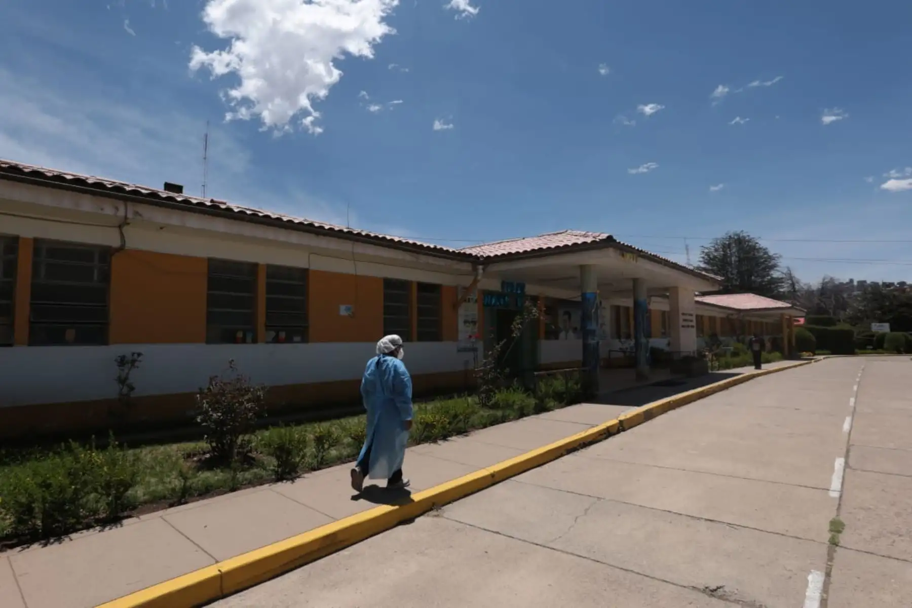 El Ministerio de Salud brinda dosis de refuerzo contra la covid-19 a personal de salud en Puno. Foto: Minsa