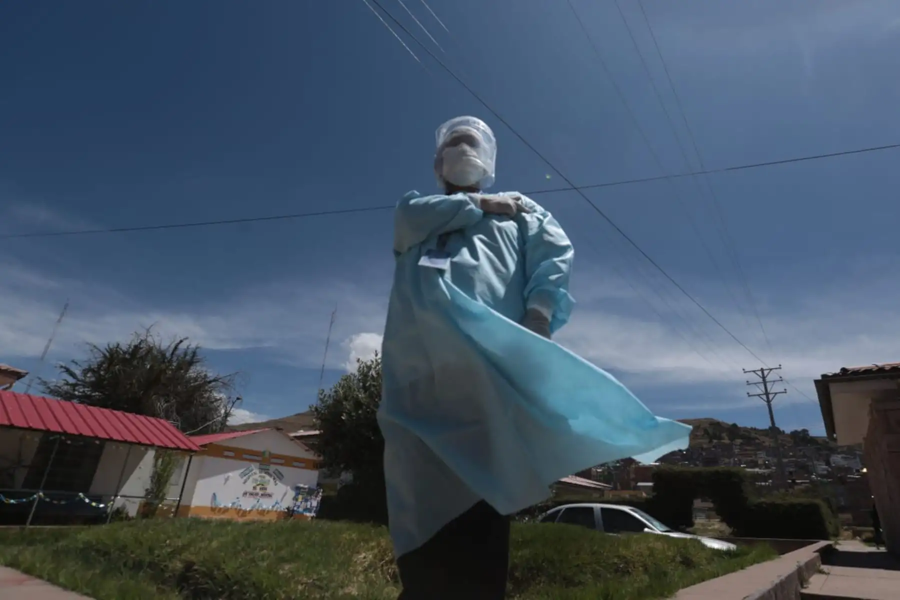 El Ministerio de Salud brinda dosis de refuerzo contra la covid-19 a personal de salud en Puno. Foto: Minsa